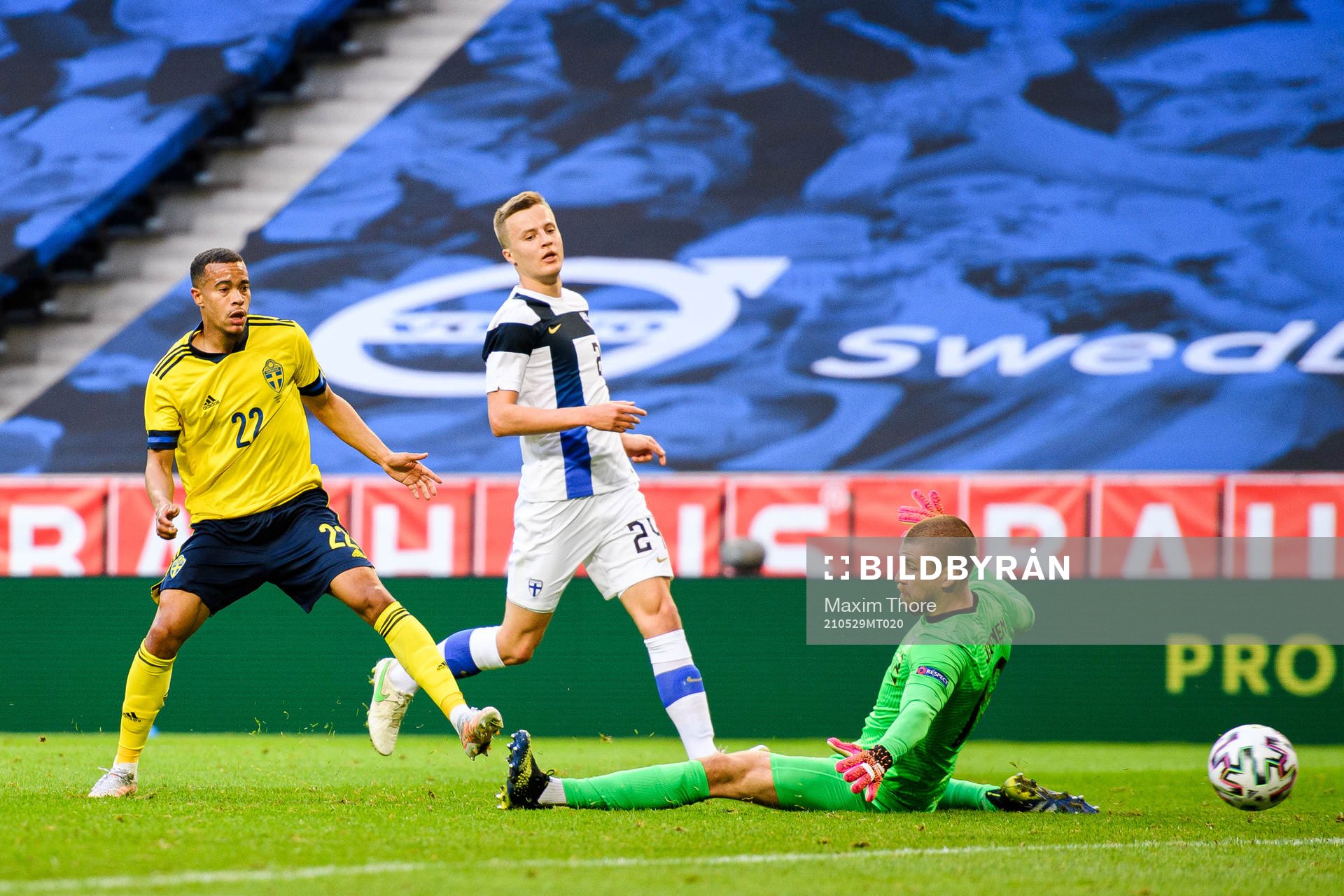 Robin Quaison of Sweden scores the 1-0 goal behind Robert