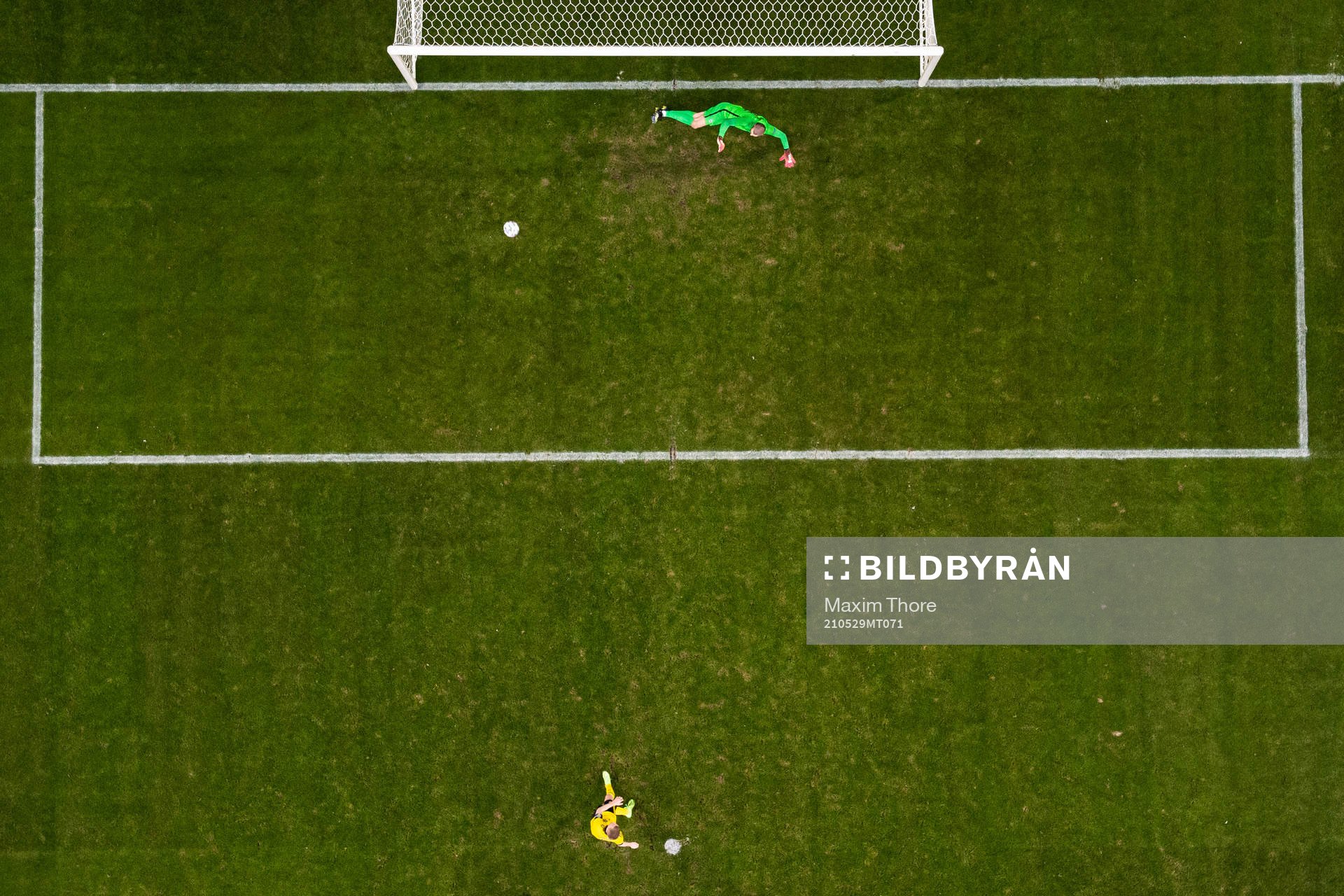 Sebastian Larsson of Sweden scores the 2-0 goal behind