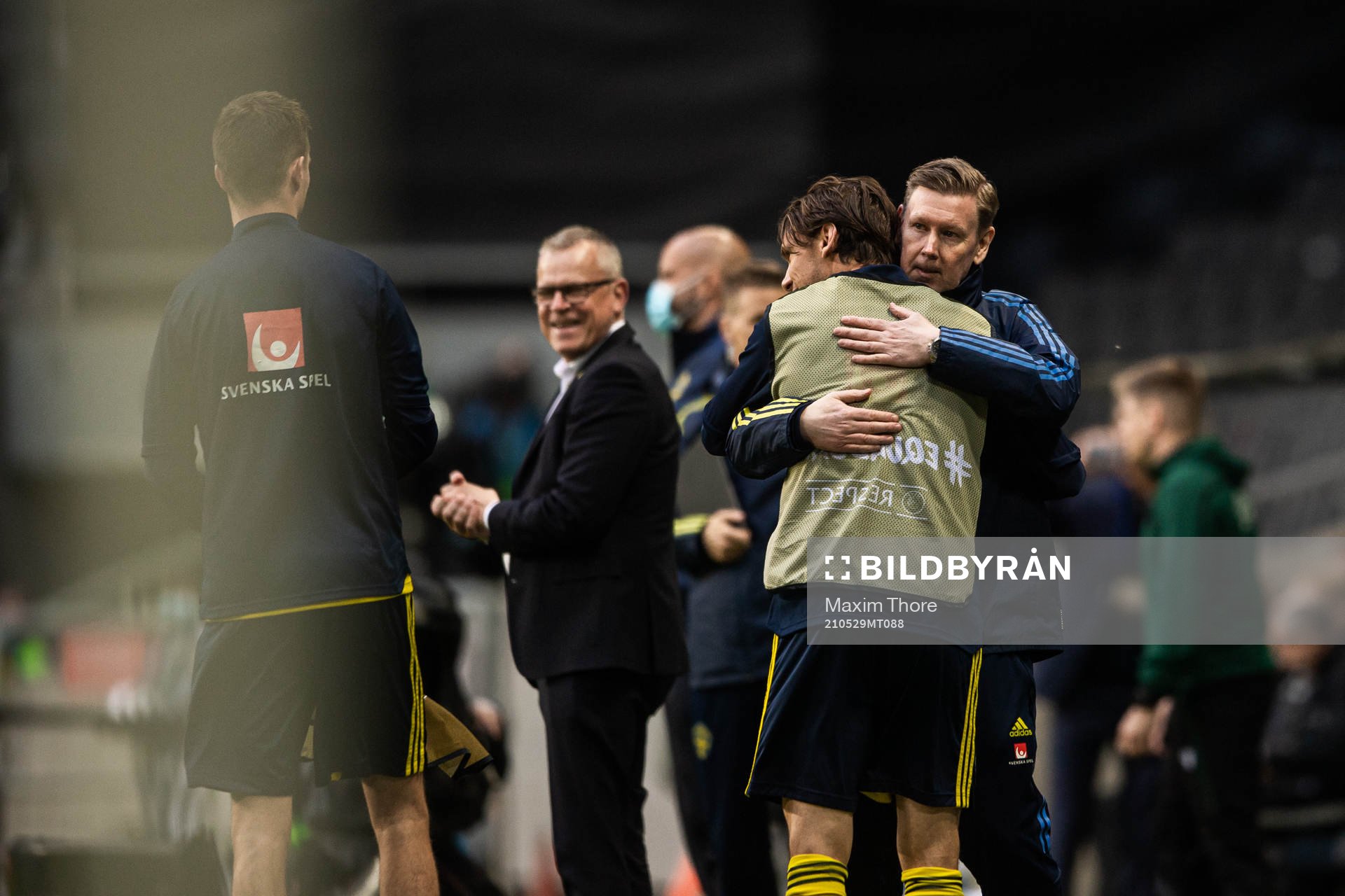Assistant coach Peter Wettergren of Sweden and Albin Ekdal
