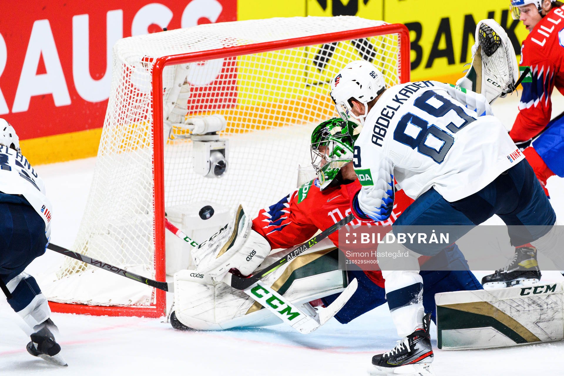 Conor Garland of USA  scores the 0-1 goal behind goalkeeper