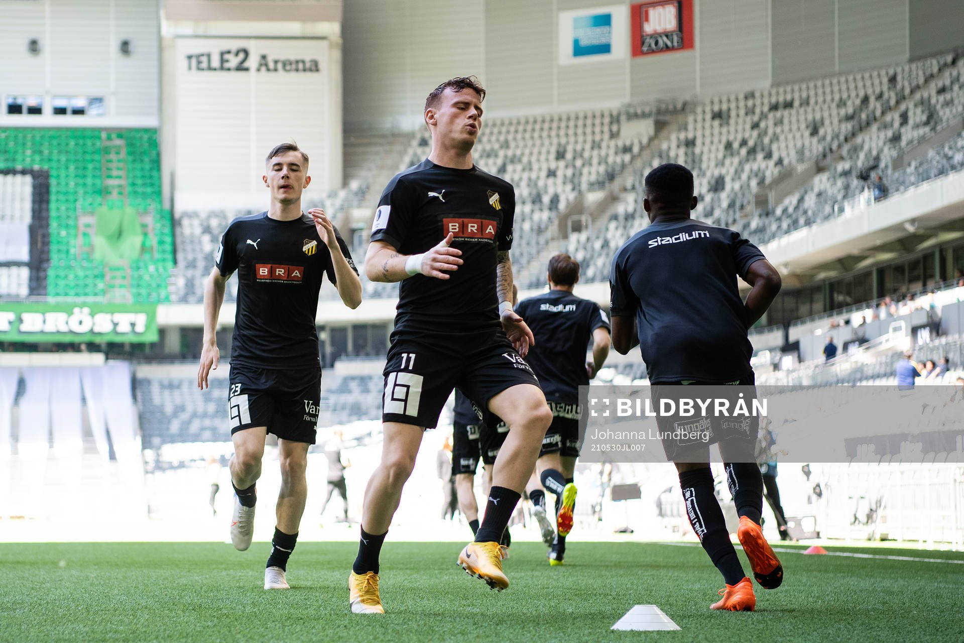 Häckens Patrik Wålemark och Tobias Heintz   värmer upp
