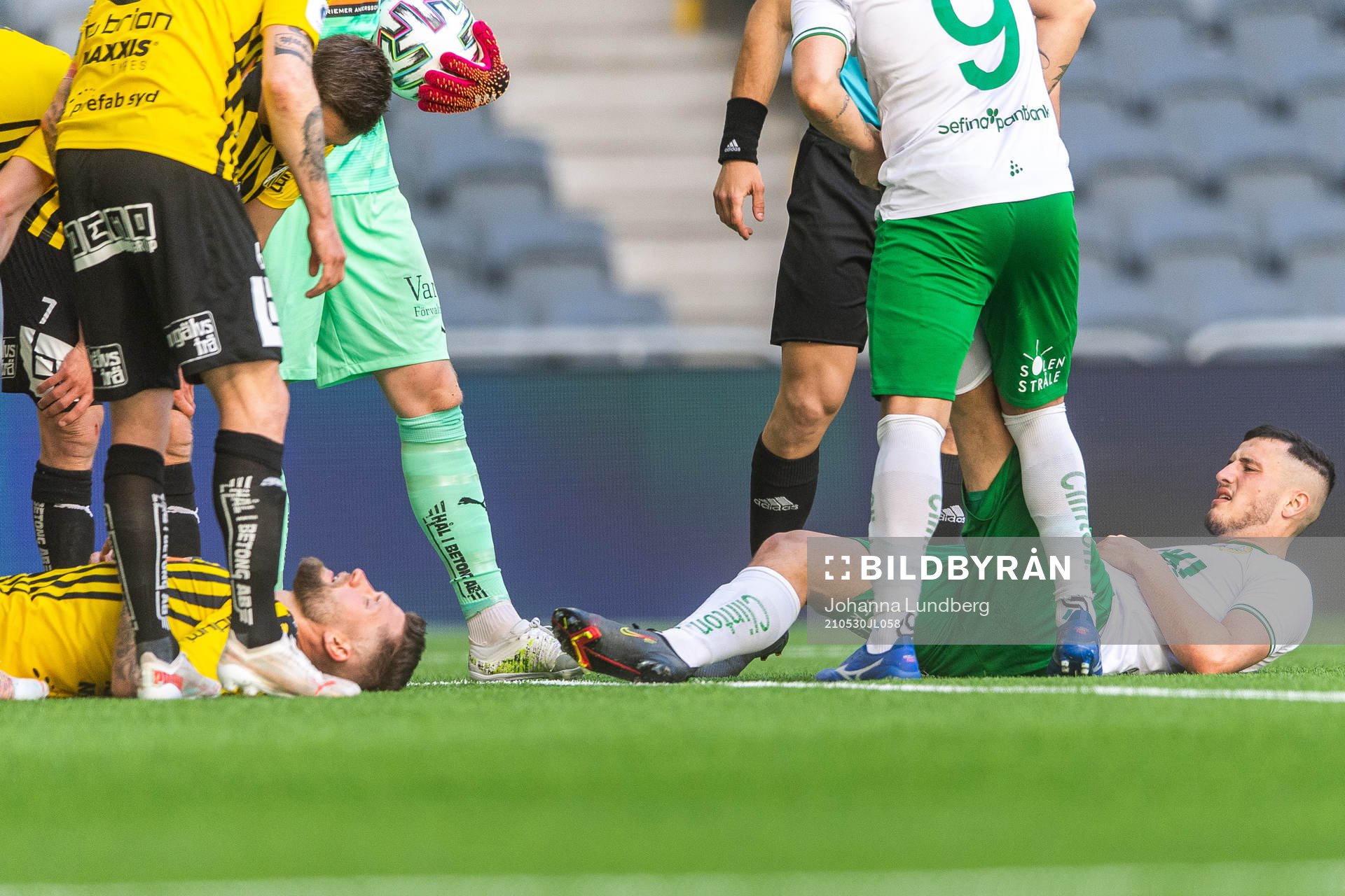 Häckens Joona Toivio och Hammarbys Richard Magyar har