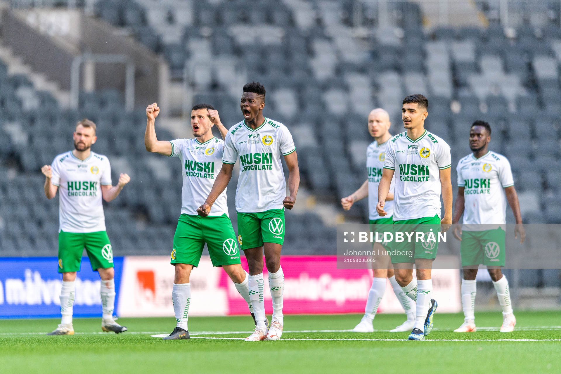 Hammarbys spelare jublar vid straffläggningen under fotbollsmatchen i Svenska Cupen mellan Hammarby och Häcken den 30 maj 2021 i Stockholm.
