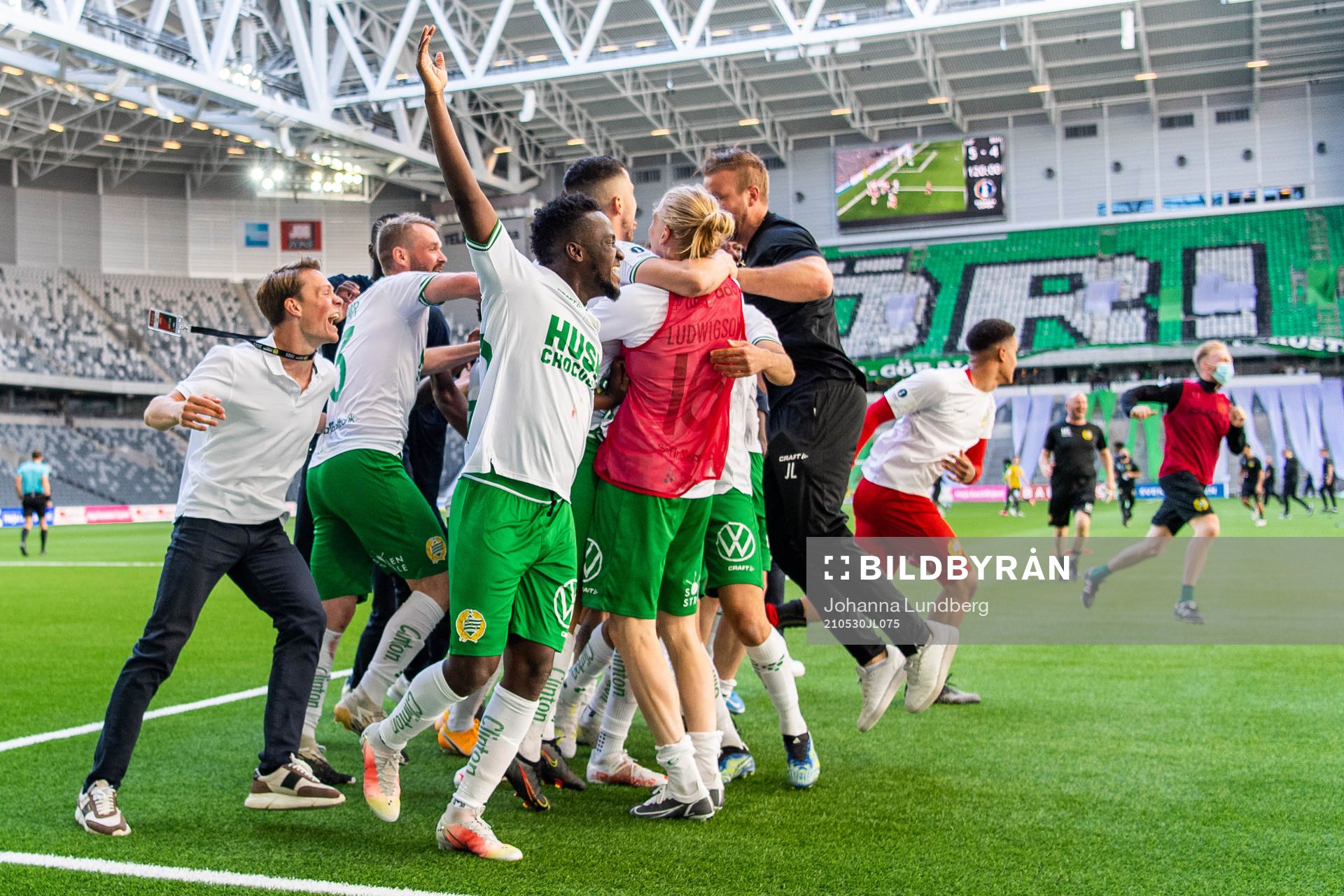 Hammarbys spelare jublar