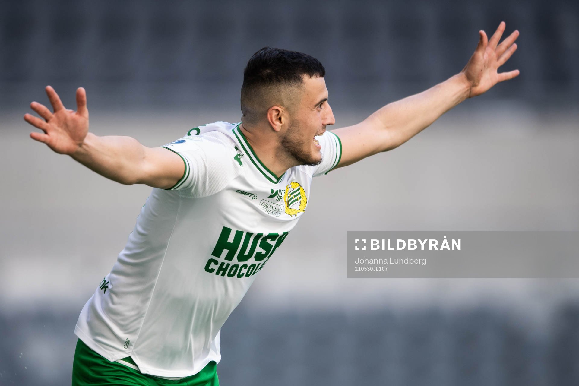 Hammarbys Astrit Selmani jublar efter att ha satt den avgörande straffen under fotbollsmatchen i Svenska Cupen mellan Hammarby och Häcken den 30 maj 2021 i Stockholm.