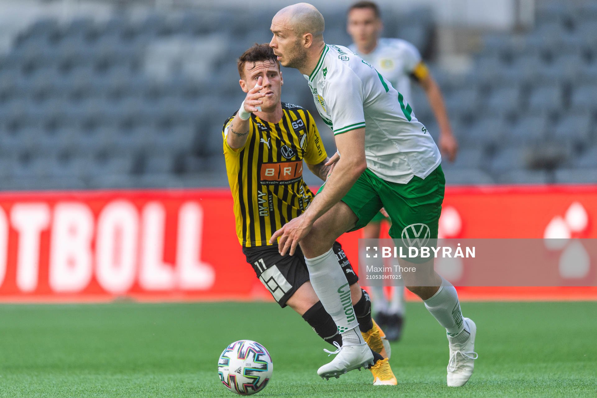 Häckens Tobias Heintz och Hammarbys Jon Gudni Fjoluson