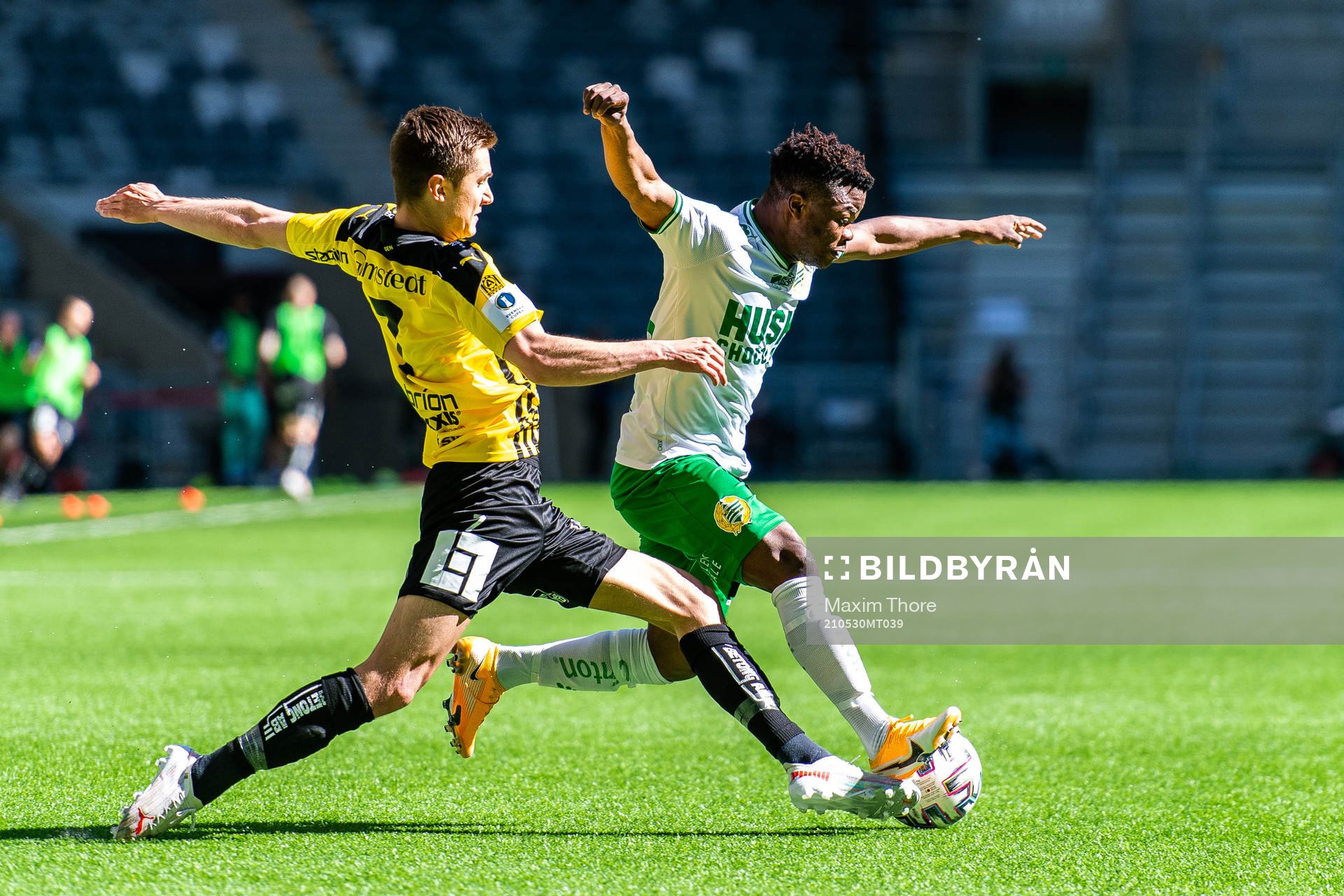 Häckens Leo Bengtsson och Hammarbys Akinkunmi Amoo