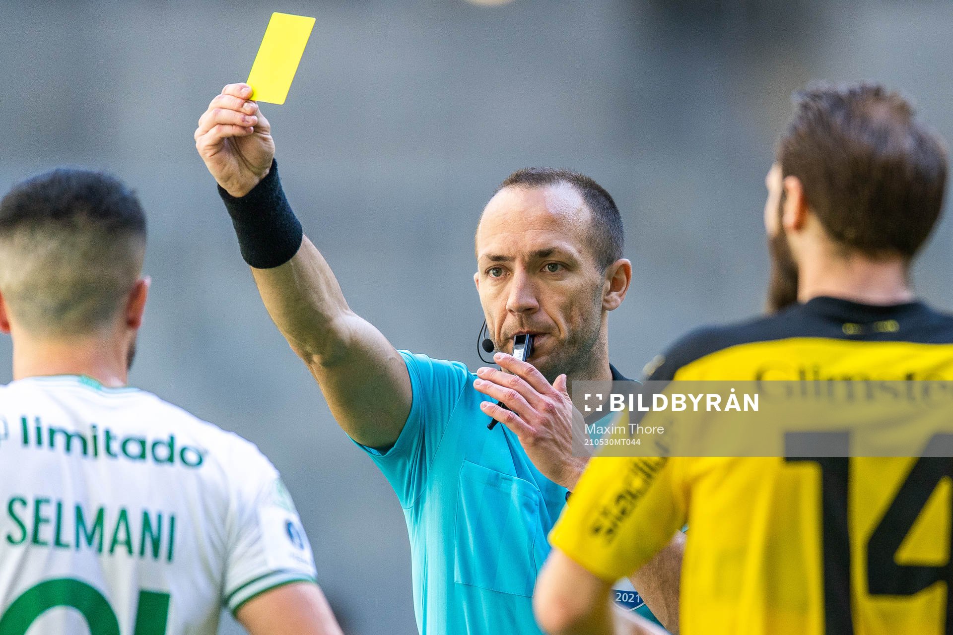 Hammarbys Astrit Selmani varnas av domare Kaspar Sjöberg