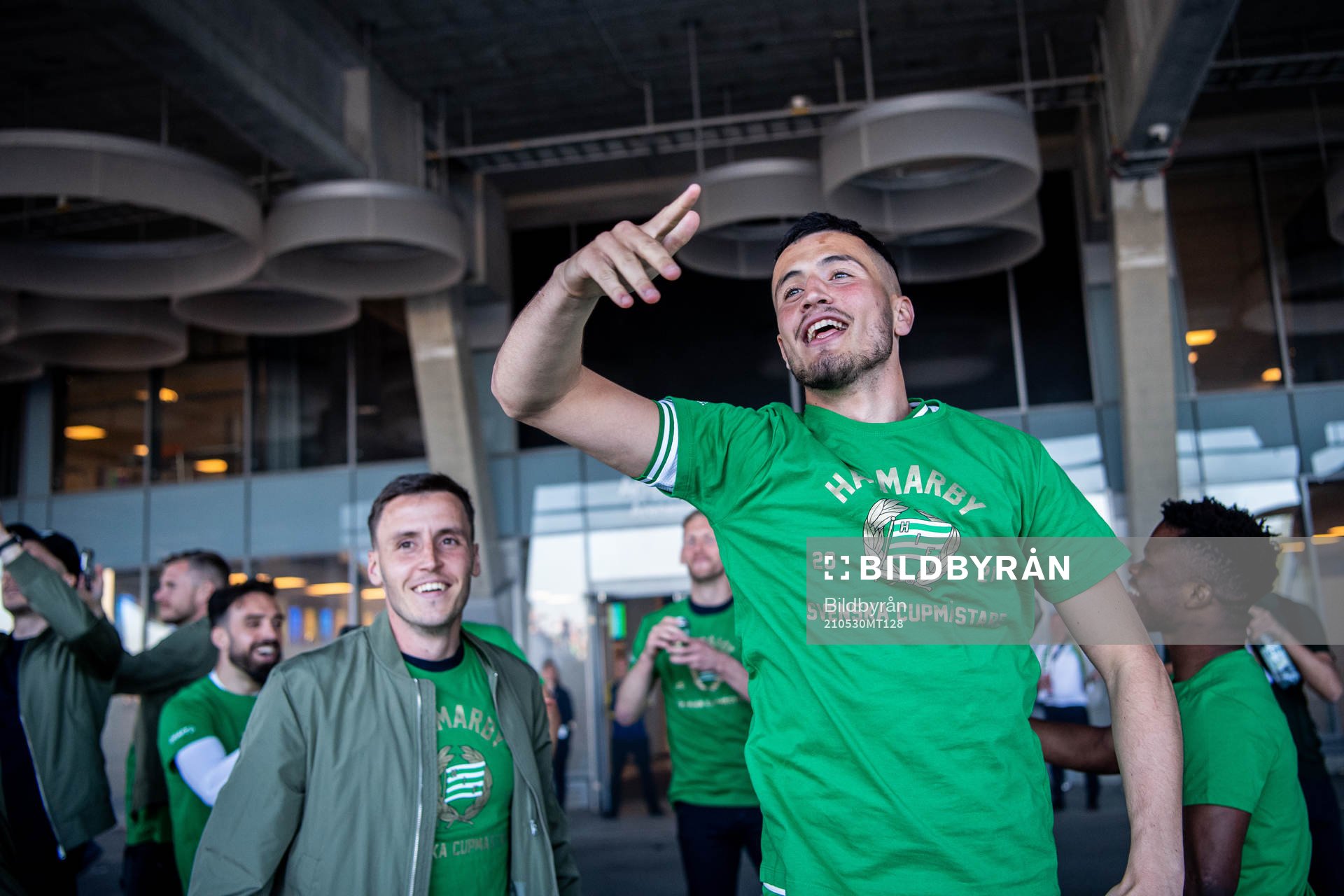 Hammarbys Astrit Selmani jublar över vinsten utanför