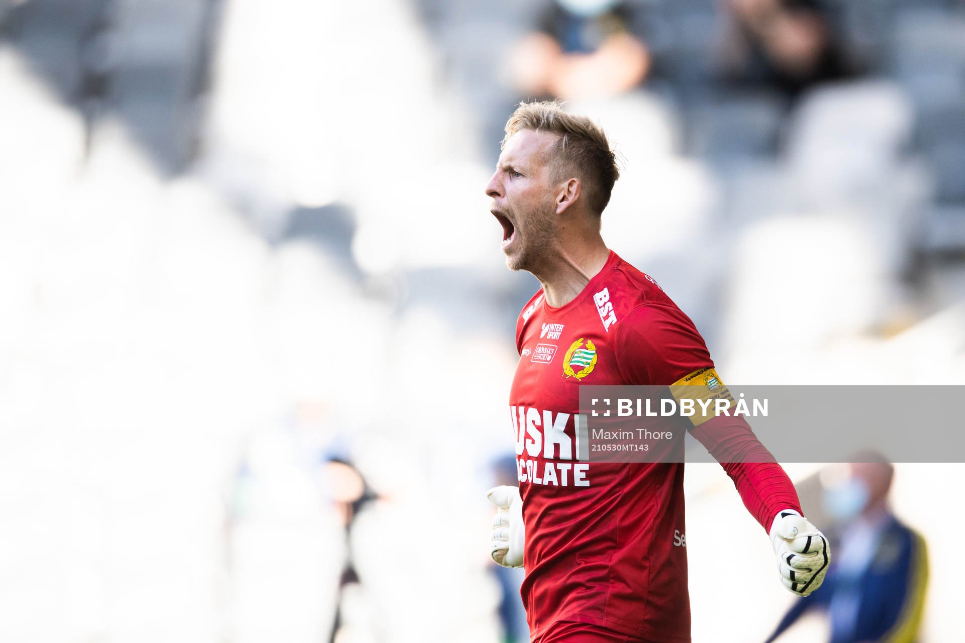 Hammarbys målvakt David Ousted jublar vid straffläggningen