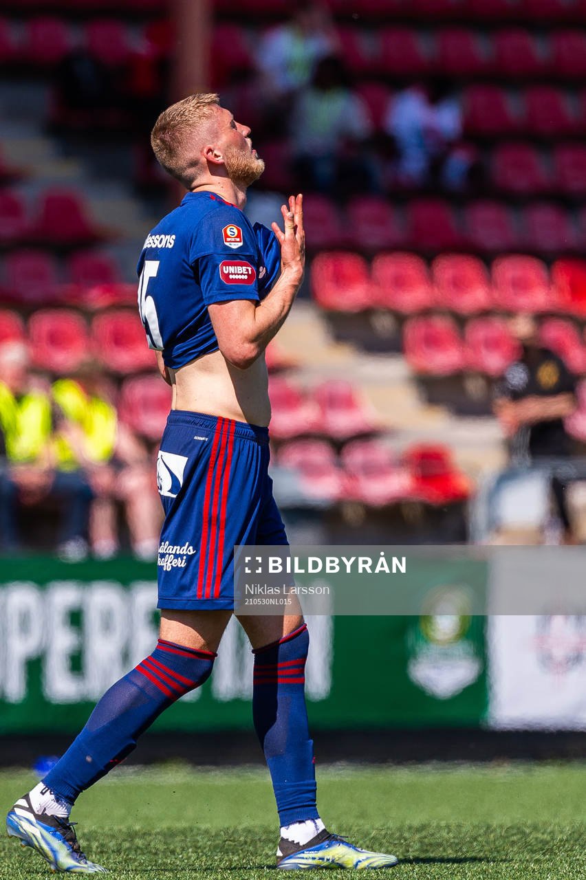 Östers Emil Engqvist  deppar