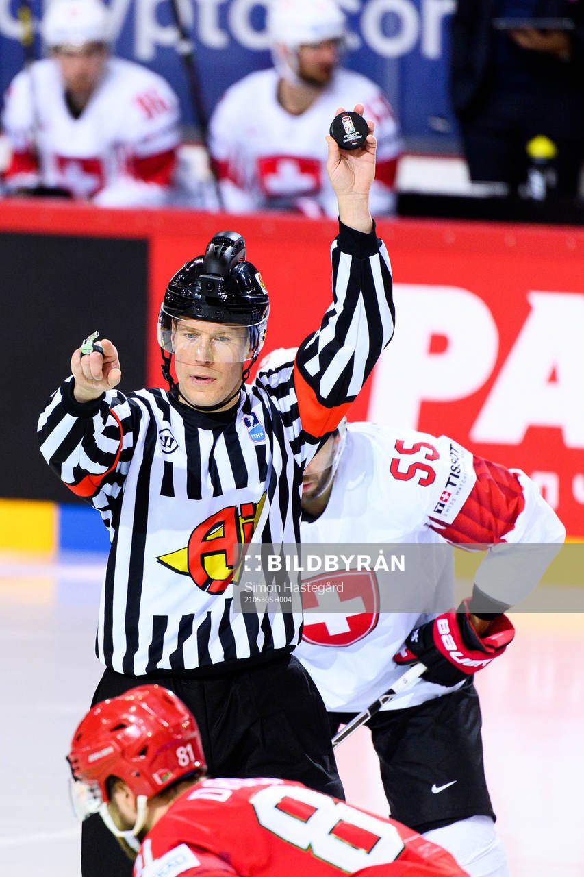 Referee Tobias Björk