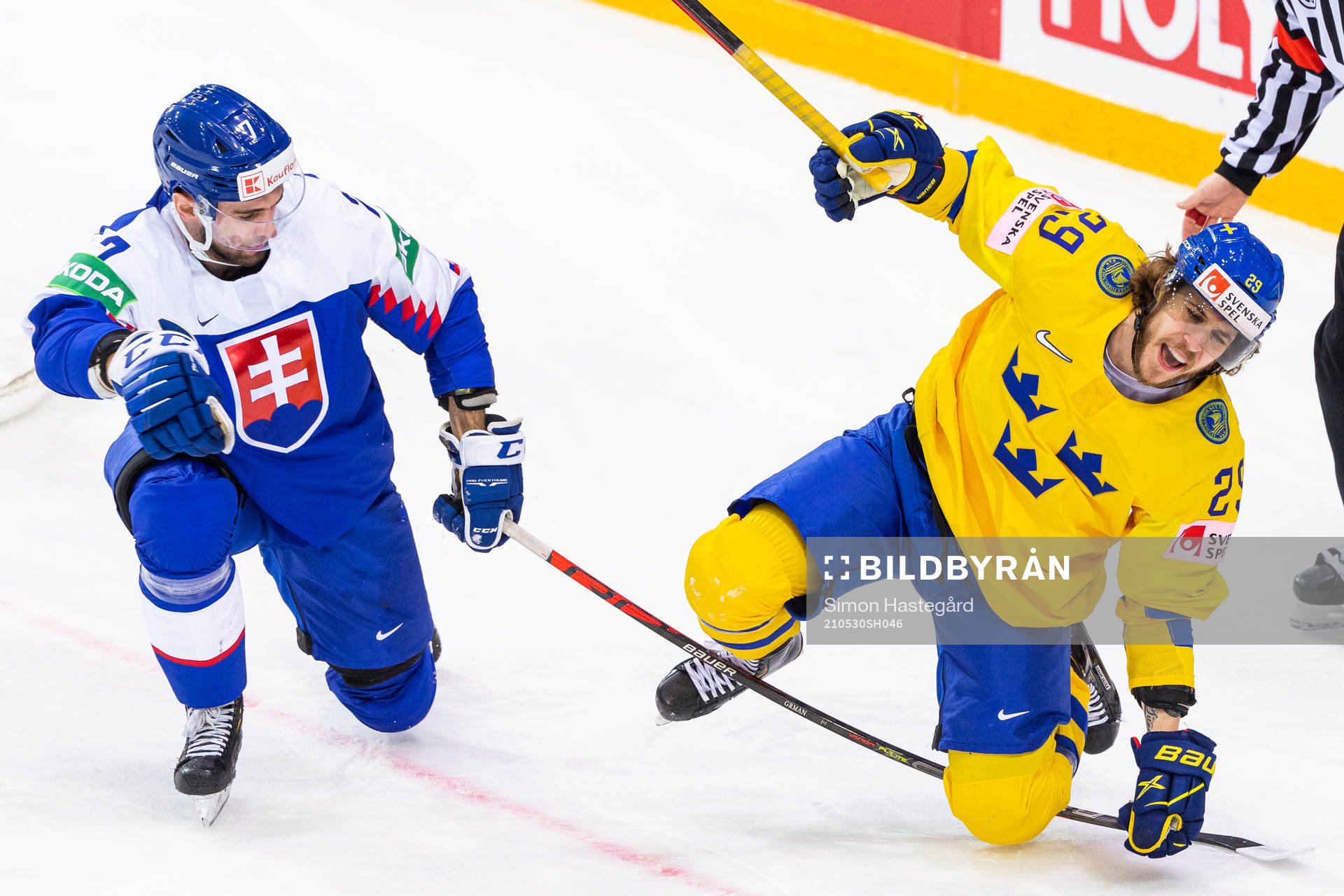Mario Grman of Slovakia and Mario Kempe of Sweden