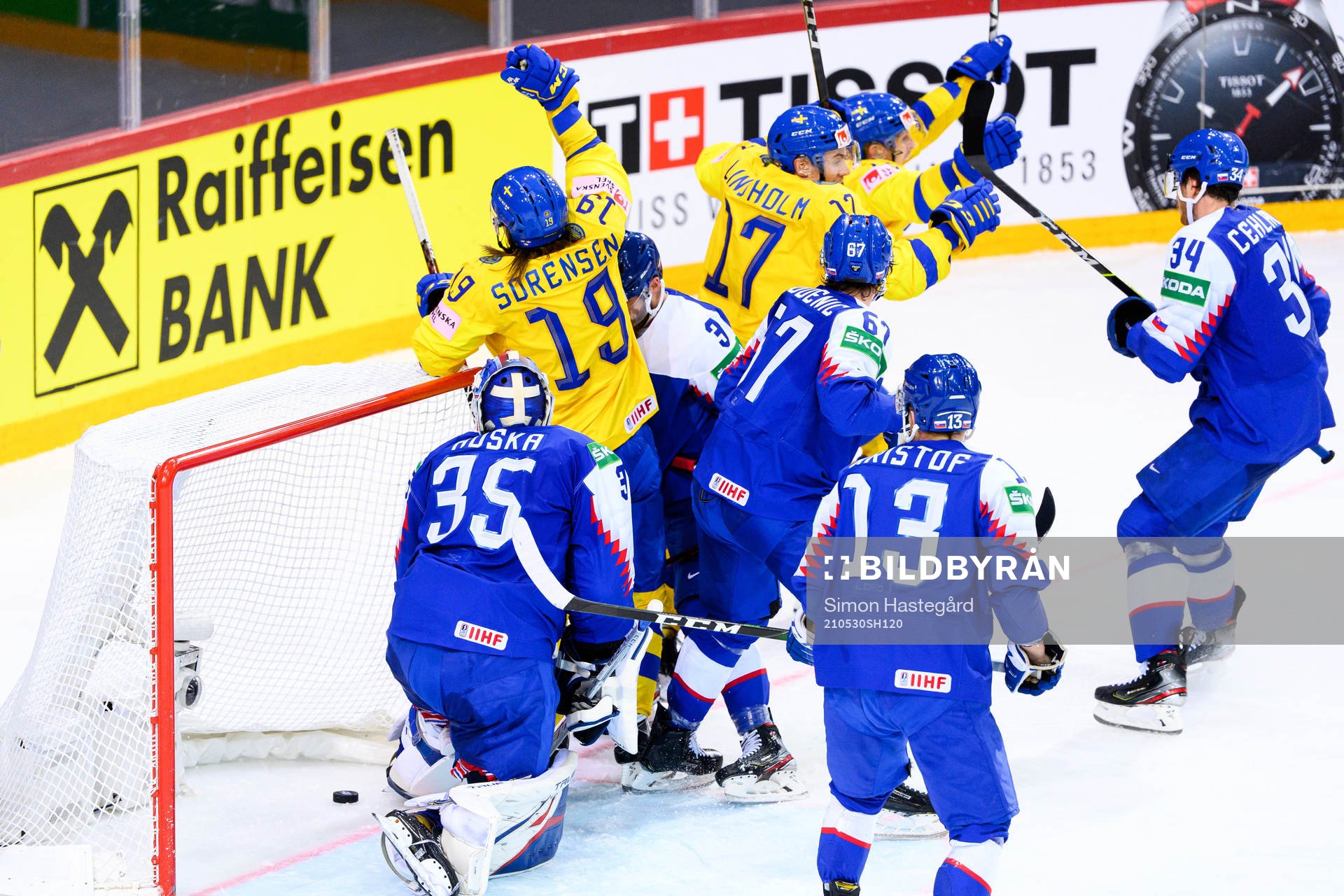 Marcus Sörensen of Sweden celebrates the 1-1 goal