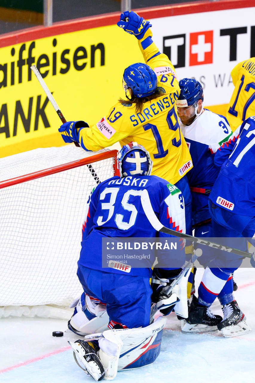 Marcus Sörensen of Sweden celebrates the 1-1 goal