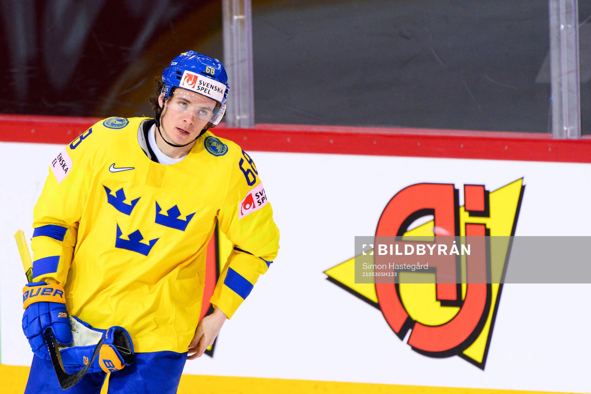 Victor Olofsson of Sweden celebrates the 2-1 goal