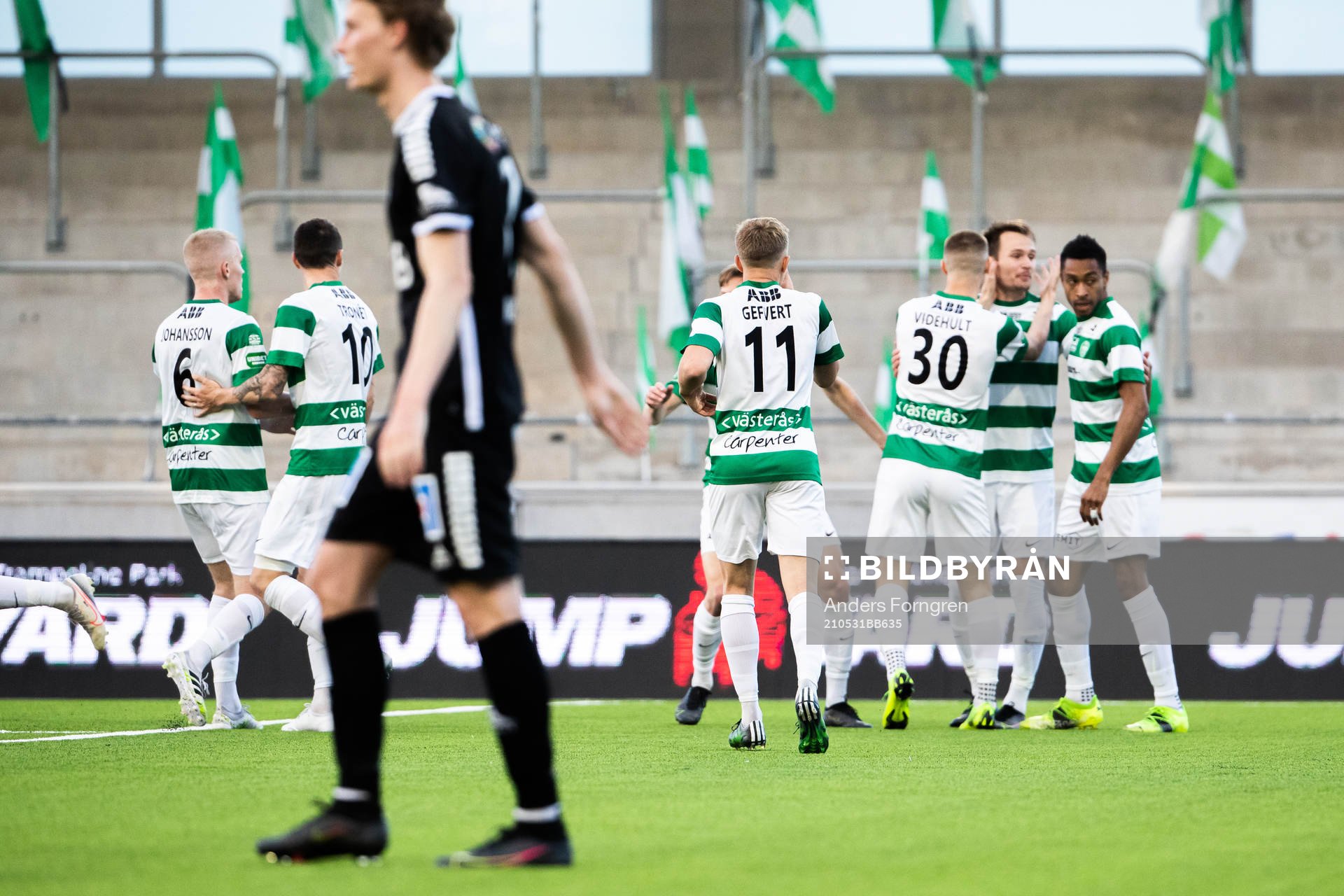 Västerås Viktor Prodell jublar med lagkamrater