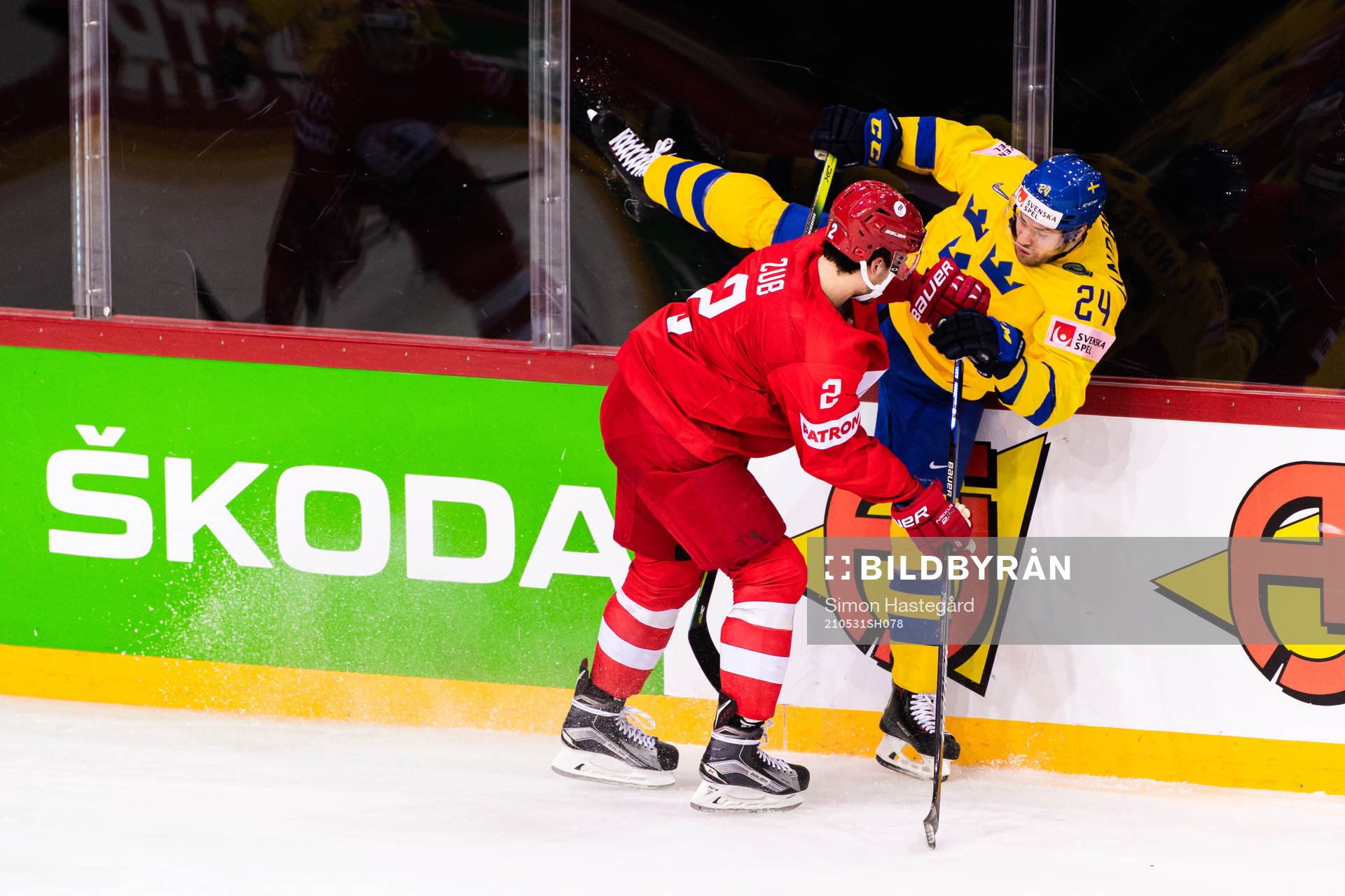 Artyom Zub and Oscar Lindberg of Sweden