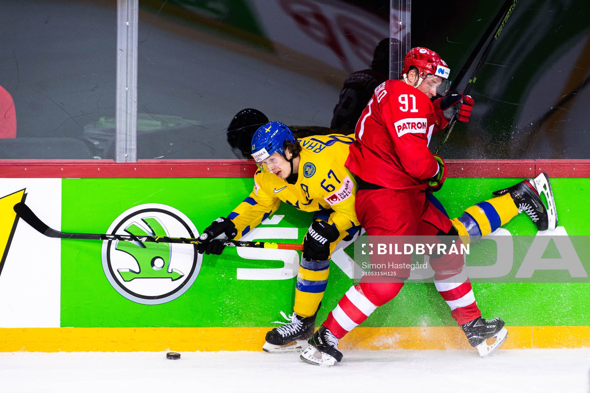 Rickard Rakell of Sweden and Vladimir Tarasenko of Russia