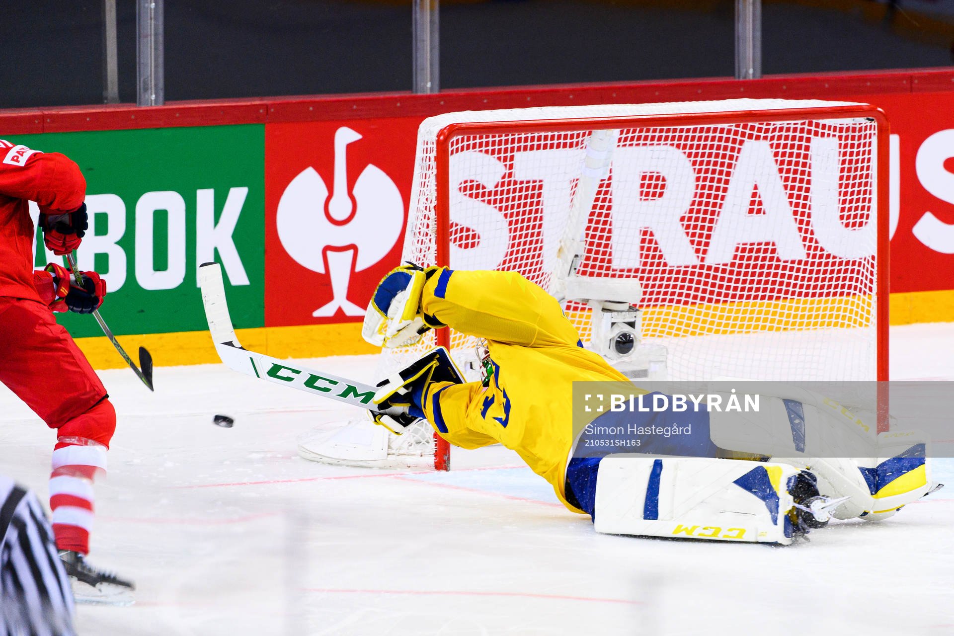Vladimir Tarasenko of Russia  scores the game winning