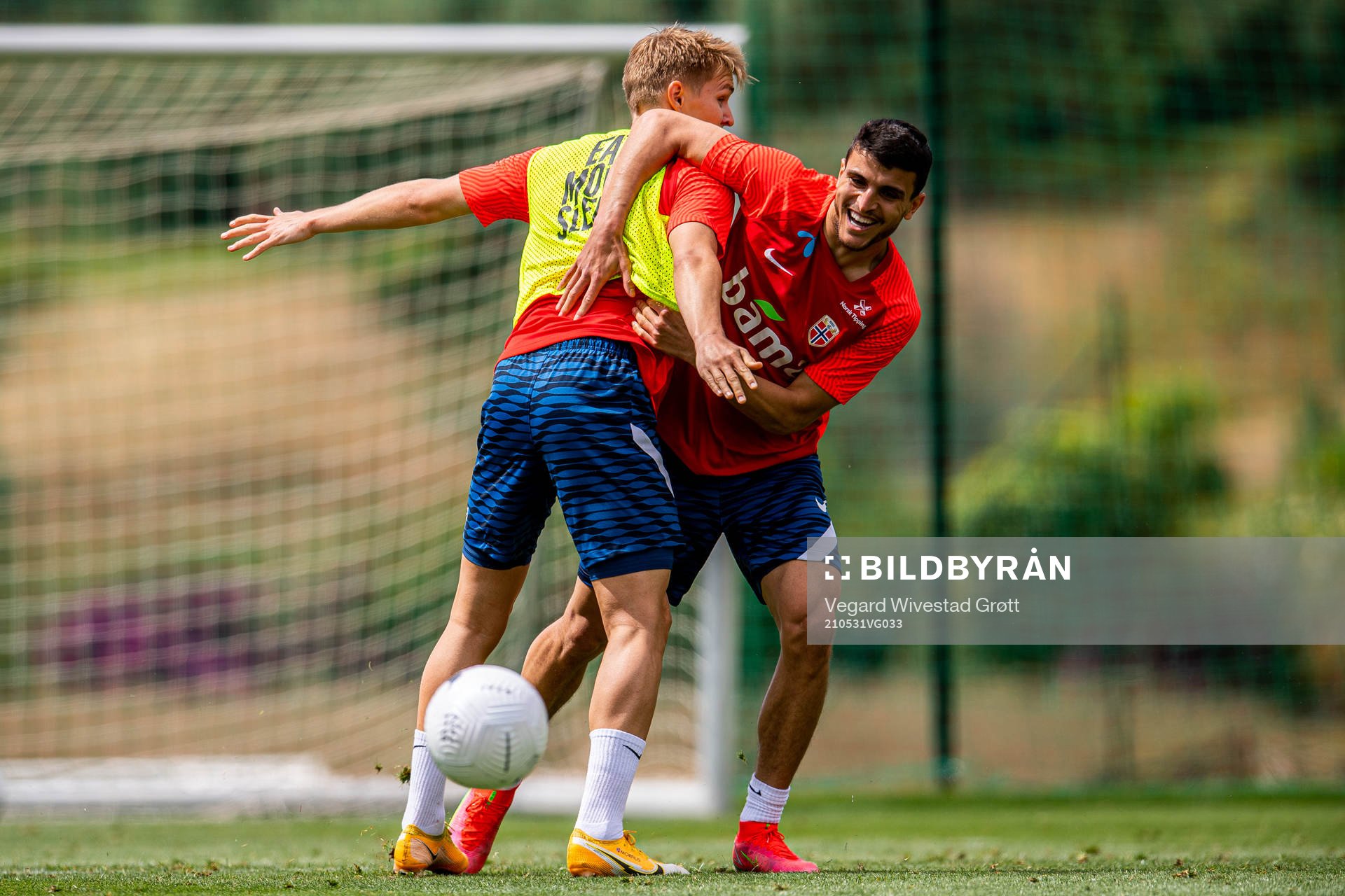Martin Ødegaard and Mohamed Elyounoussi of the Norwegian