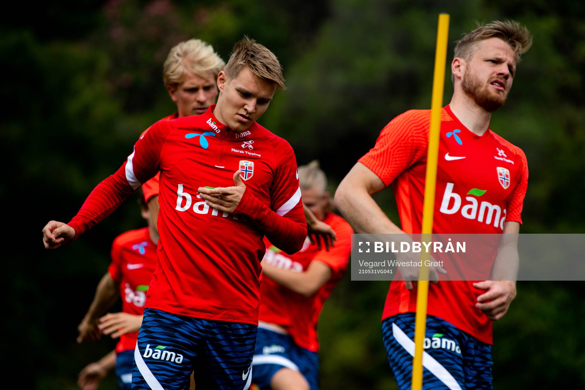 Martin Ødegaard and Fredrik Midtsjø of the Norwegian