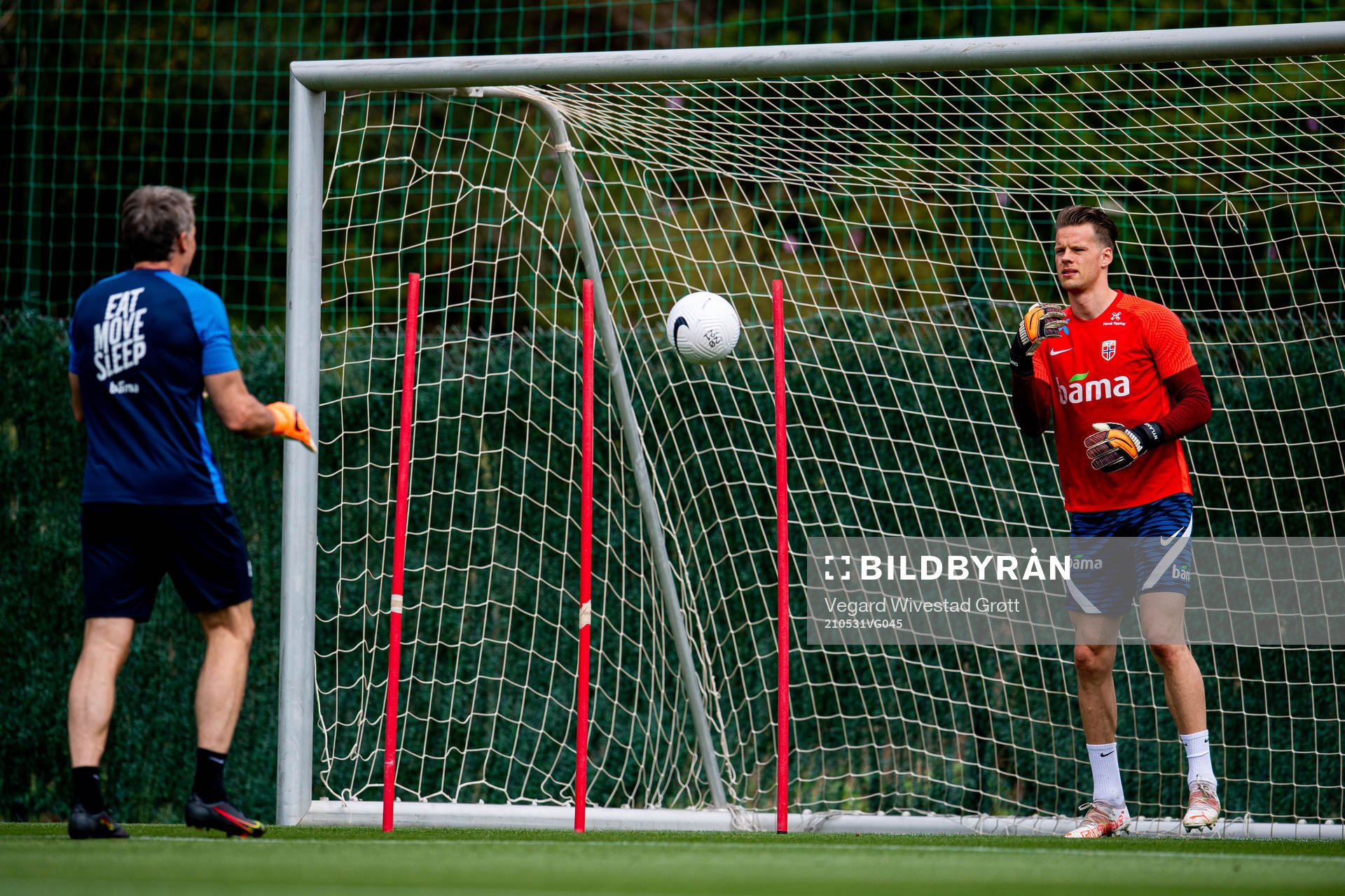 Frode Grodås, goalkeeper coach, and Ørjan Håskjold