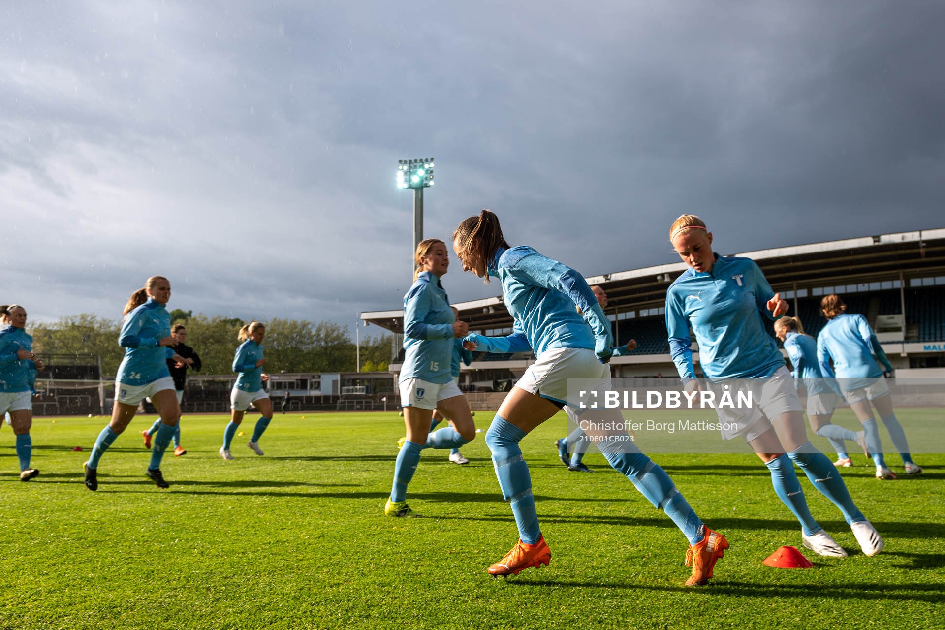 Malmö FFs spelare värmer upp