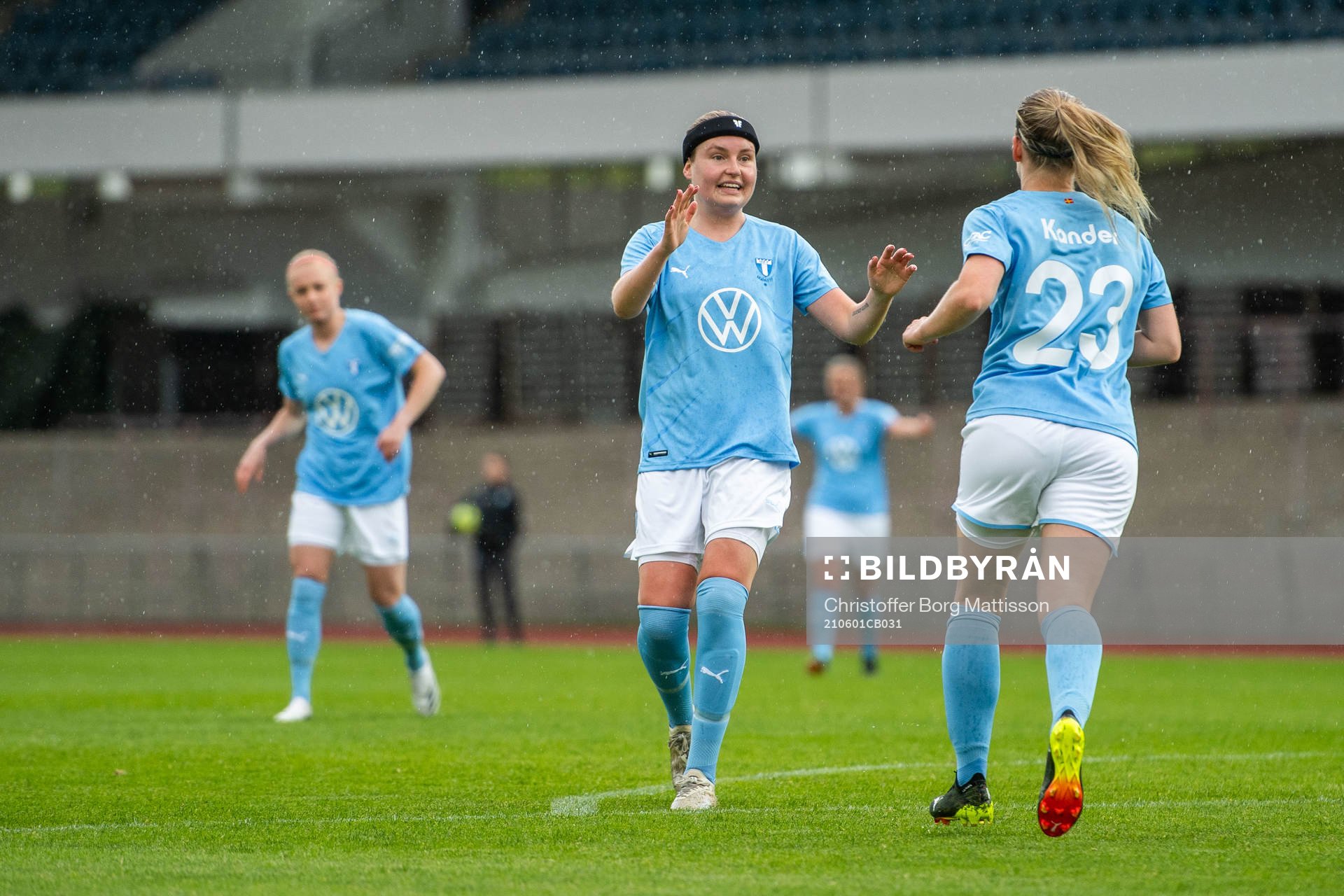 Malmö FFs Rebecka Holm och Amanda Kander jublar