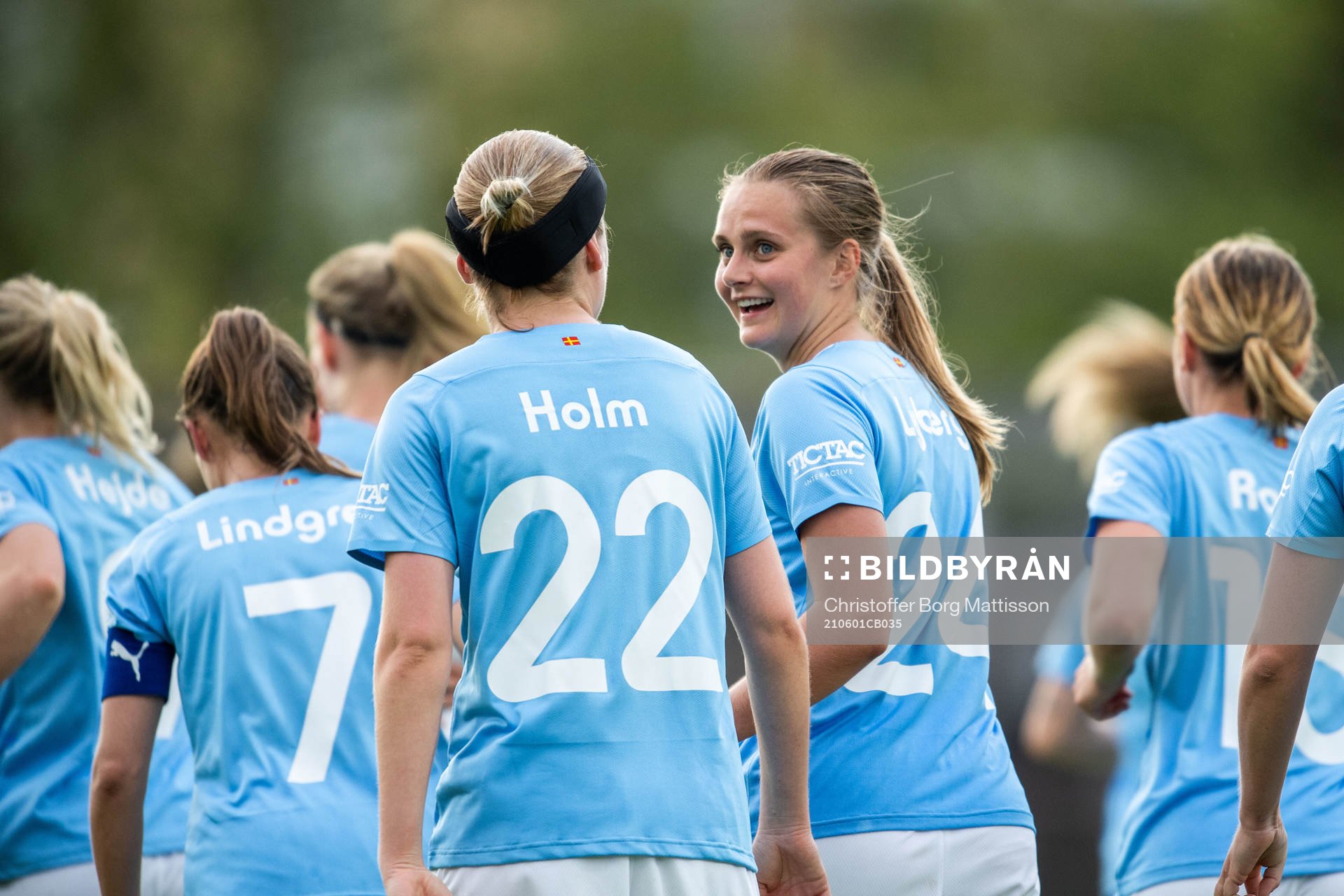 Malmö FFs Rebecka Holm och Ida Lyberg jublar