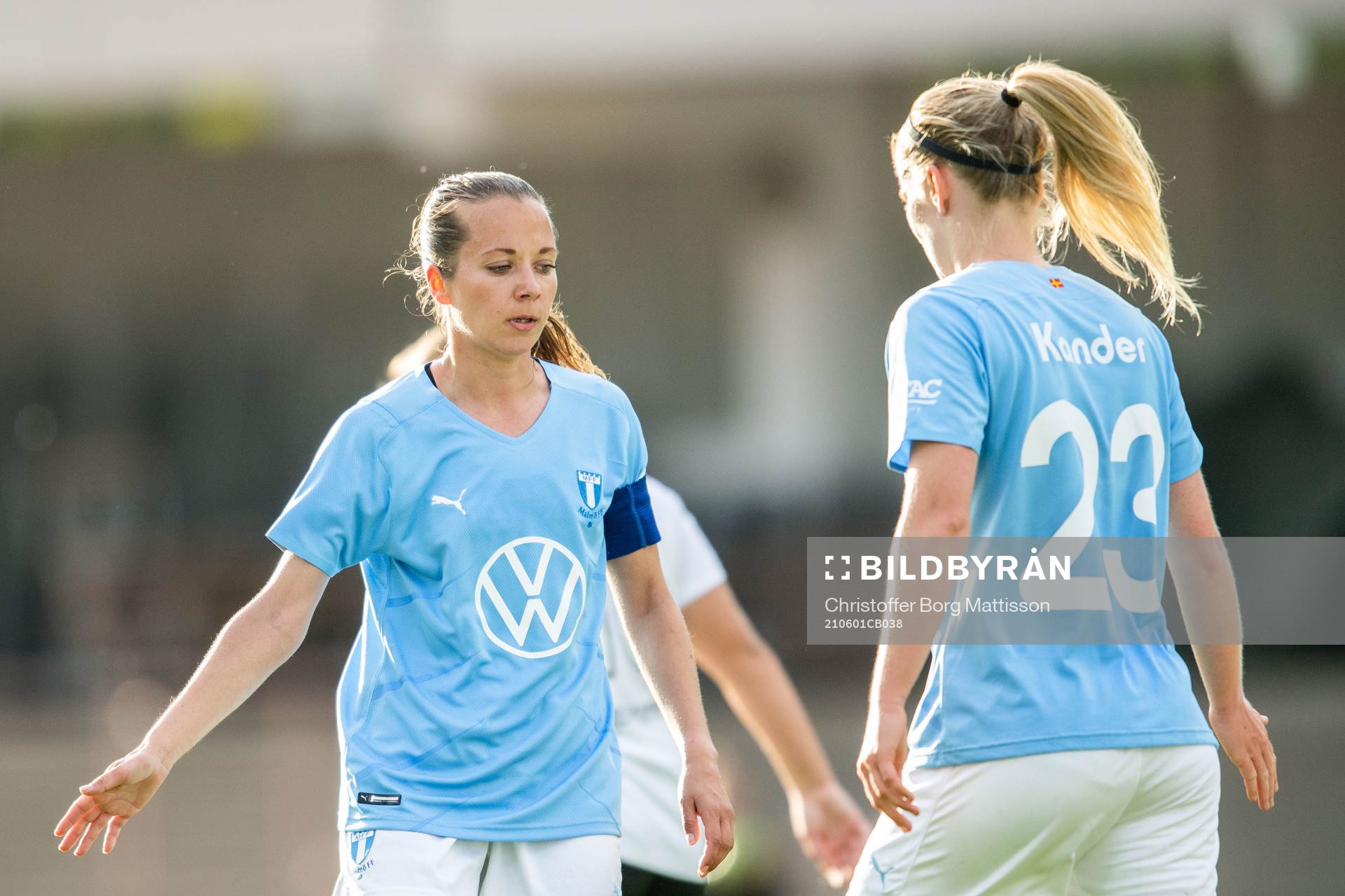 Malmö FFs Cornelia Lindgren och Amanda Kander jublar