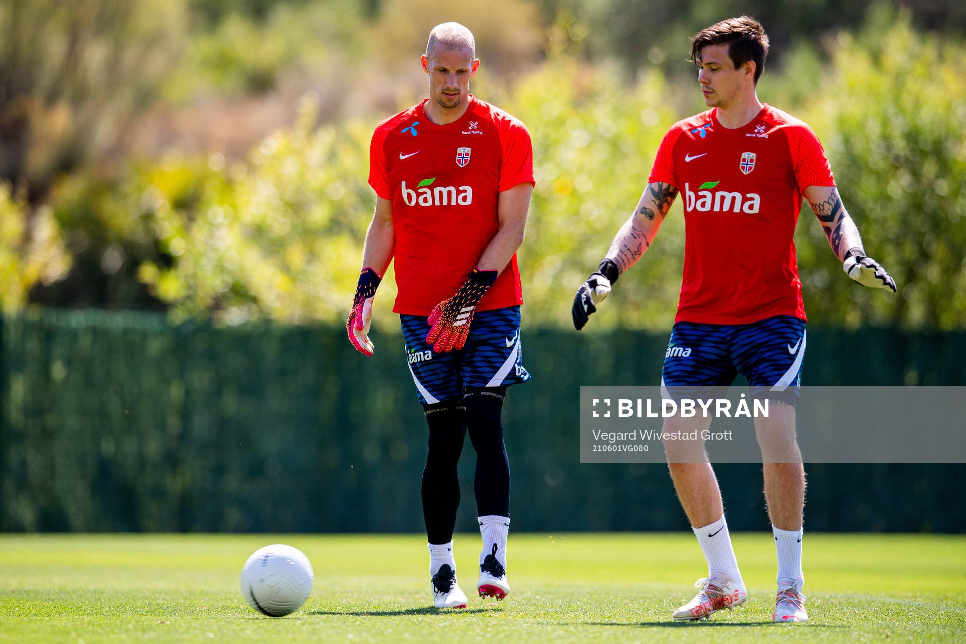 Goalkeepers André Hansen and Per Kristian Bråtveit of the