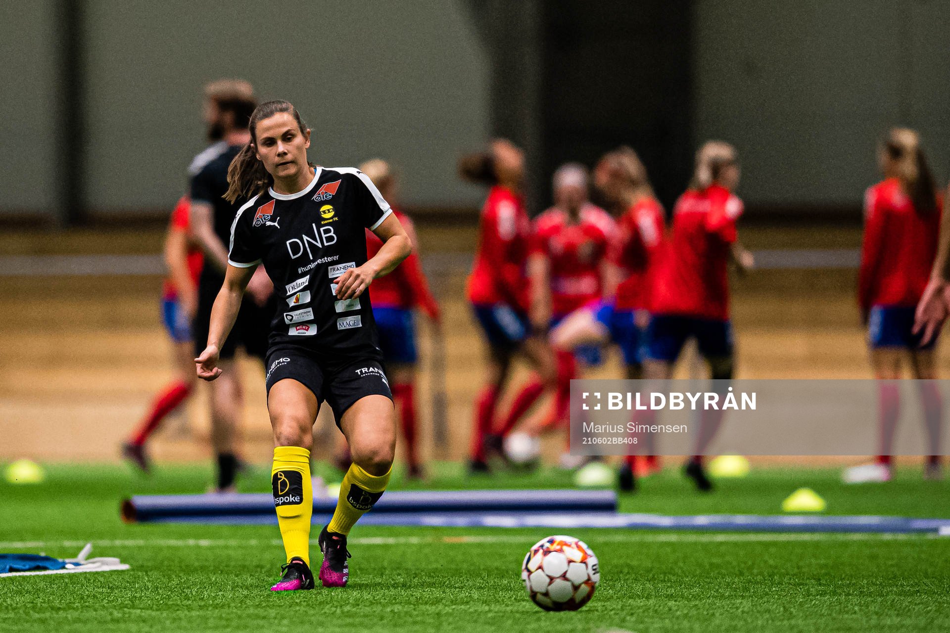Emilie Bosshard Haavi of LSK Kvinner warms up