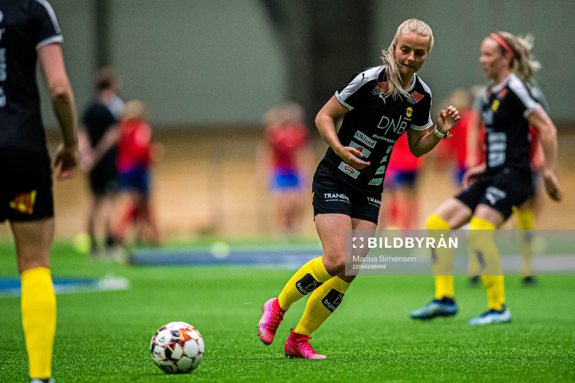 Emilie Marie Aanes Woldvik of LSK Kvinner warms up