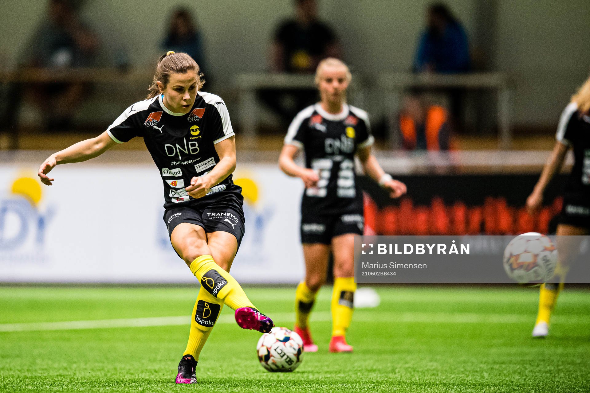 Emilie Bosshard Haavi of LSK Kvinner warms up