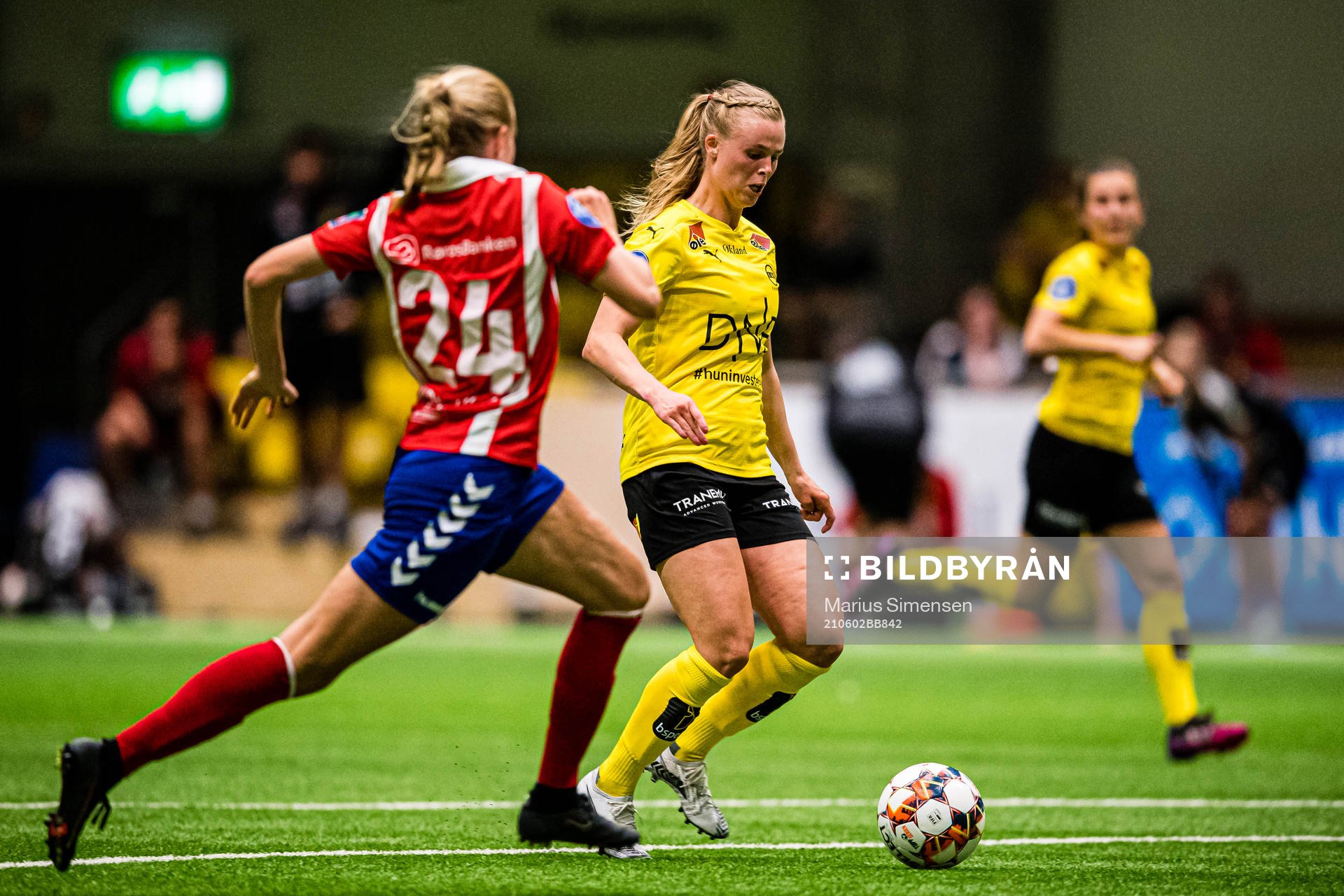 Nora Eide Lie of LSK Kvinner scores the 2-1 goal