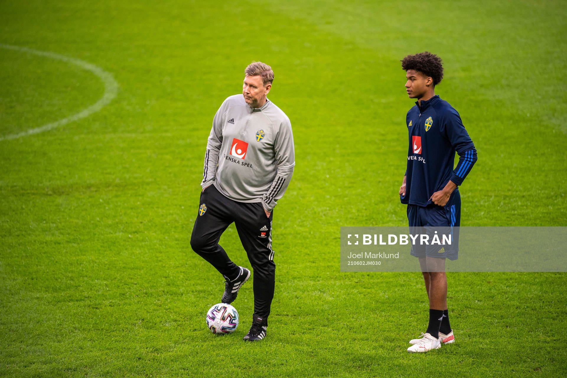 Assistant coach Peter Wettergren and Jens Cajuste of the