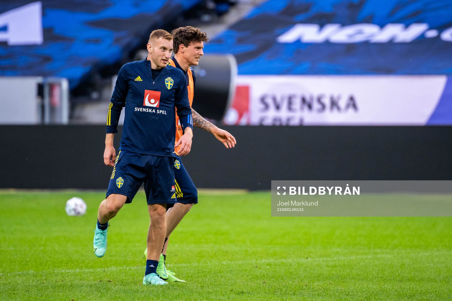 Dejan Kulusevski and Victor Nilsson Lindelöf of the