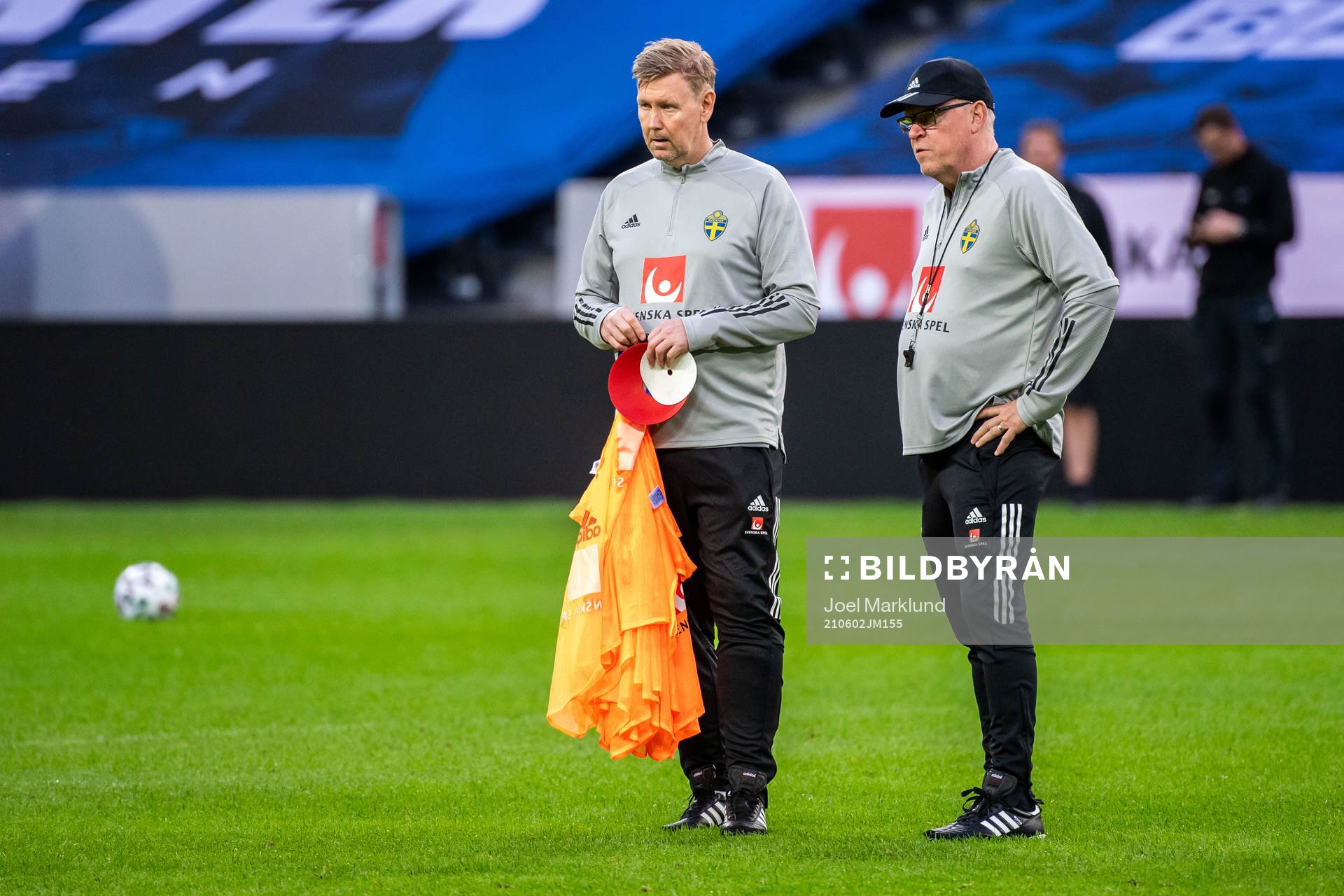 Assistant coach Peter Wettergren and Janne Andersson, head