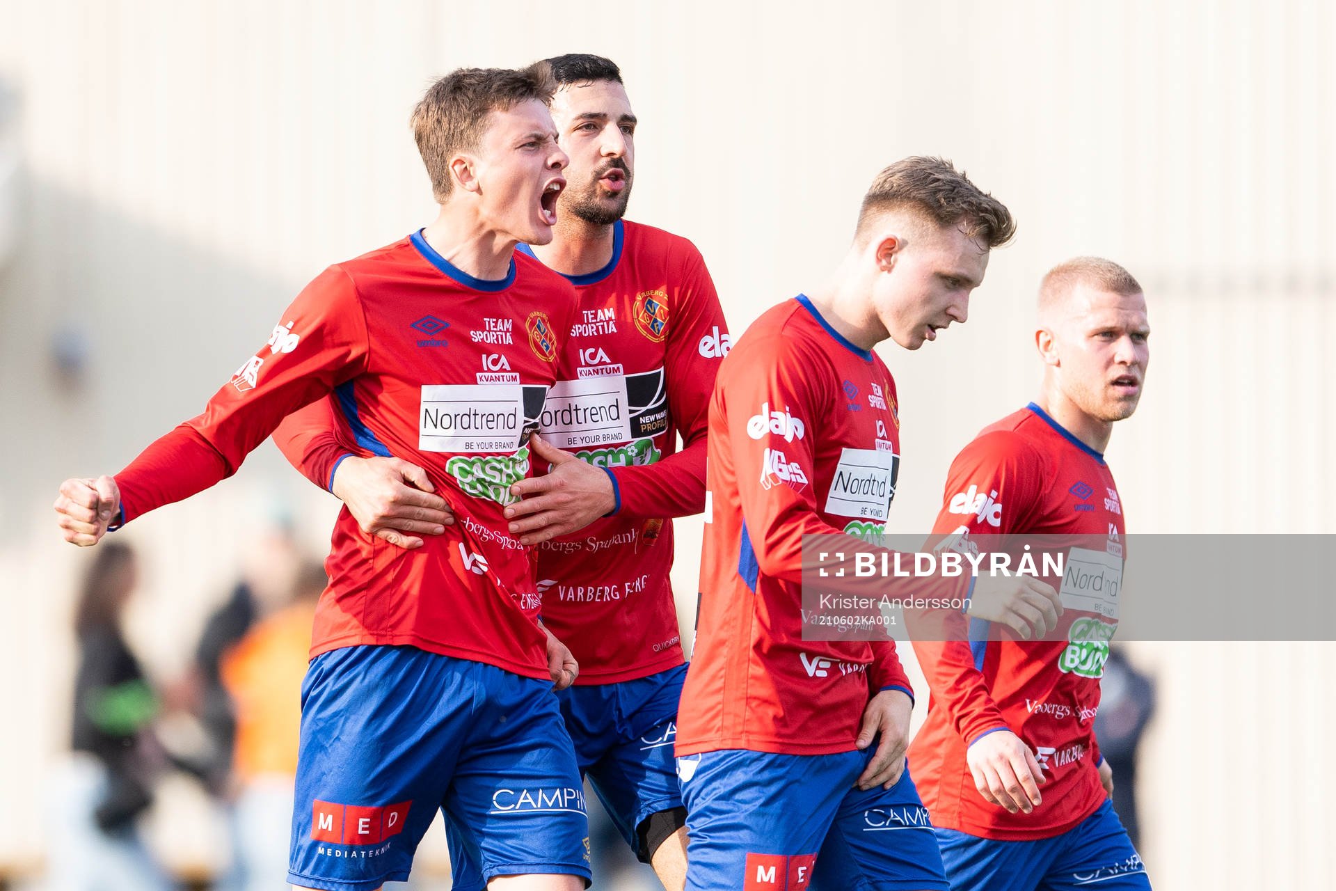 Varbergs GIF:s Jesper Gunnarsson jublar efter 0-1 under fotbollsmatchen i Division 2 Västra Götaland mellan Onsala och Varbergs GIF den 2 juni 2021 i Kungsbacka.