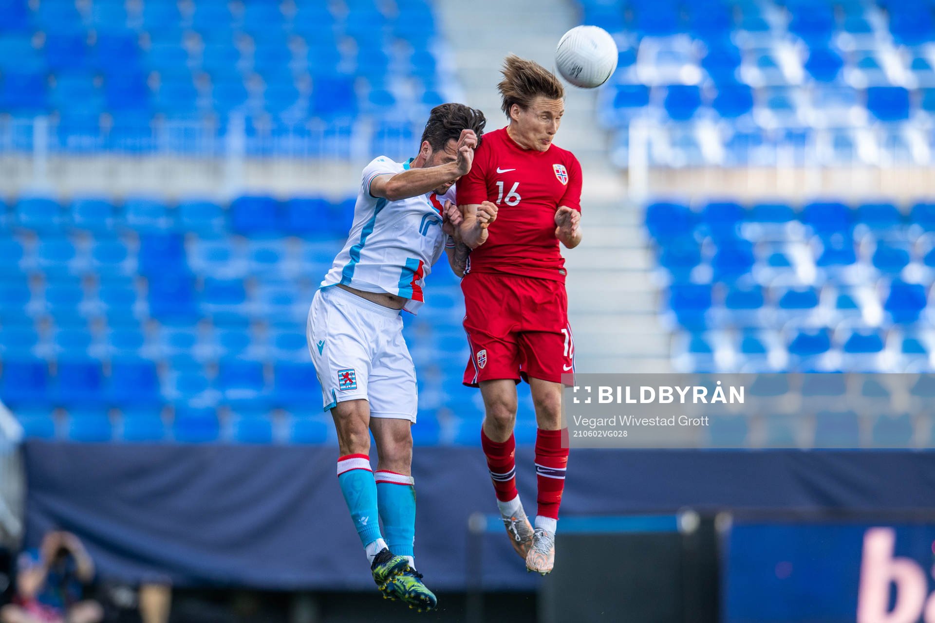 Michael Pinto of Luxembourg and Jonas Svensson of Norway