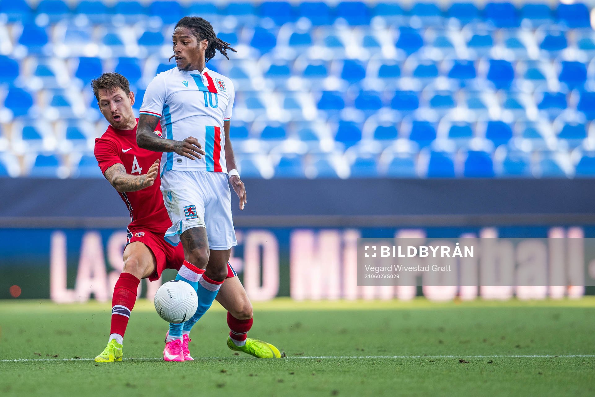Stefan Strandberg of Norway and Gerson Rodrigues of