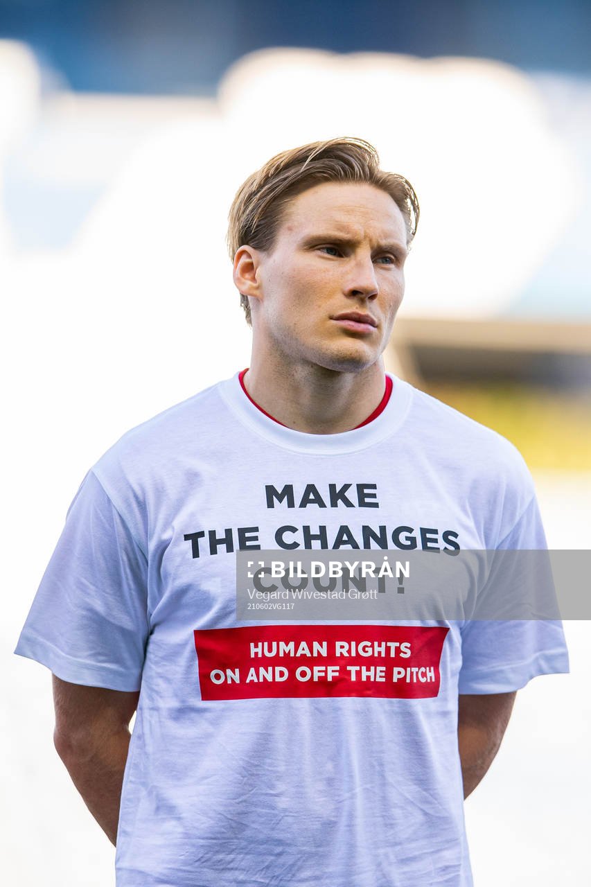 Jonas Svensson of Norway wearing a t-shirt with the message