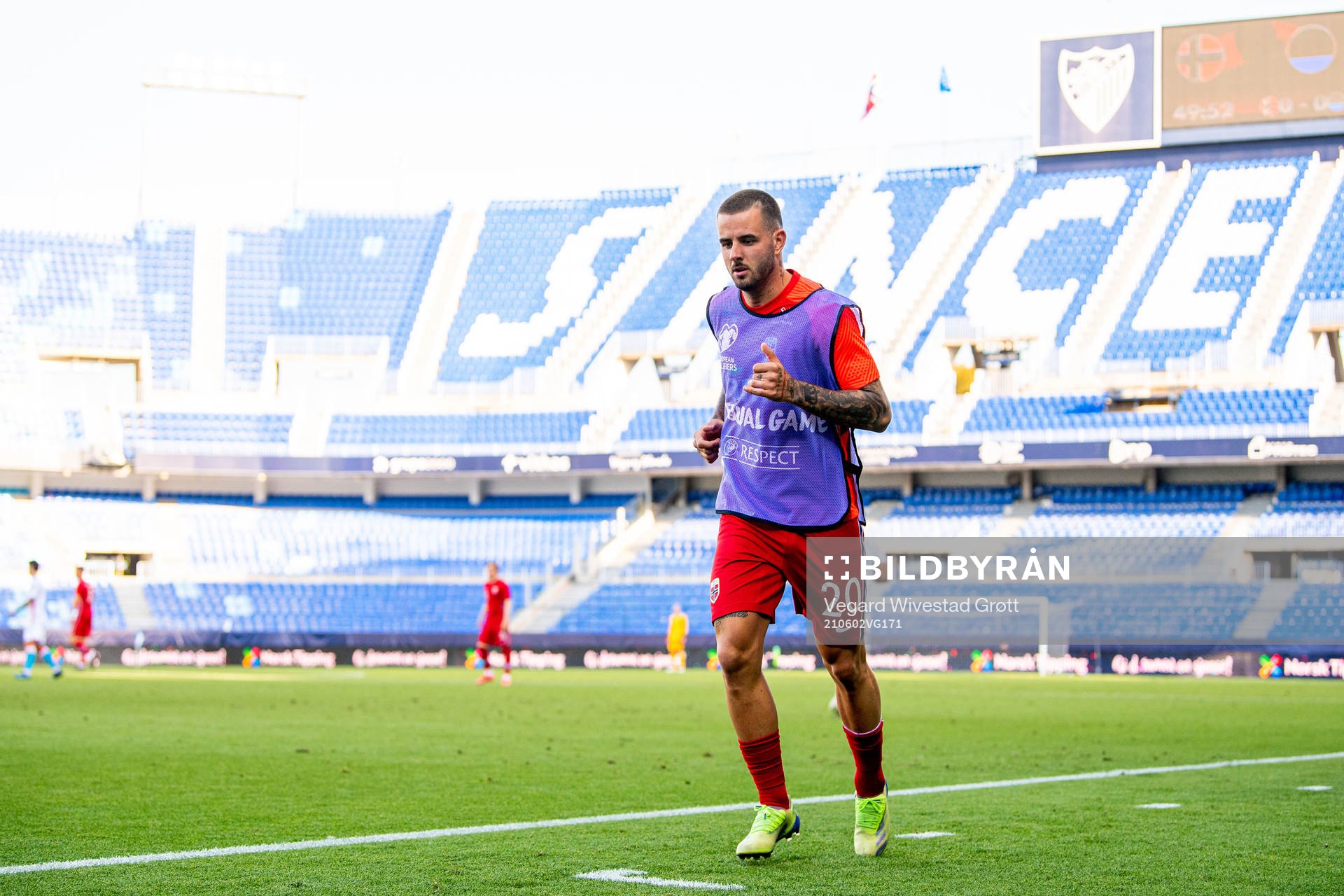 Aron Dønnum of Norway warms up