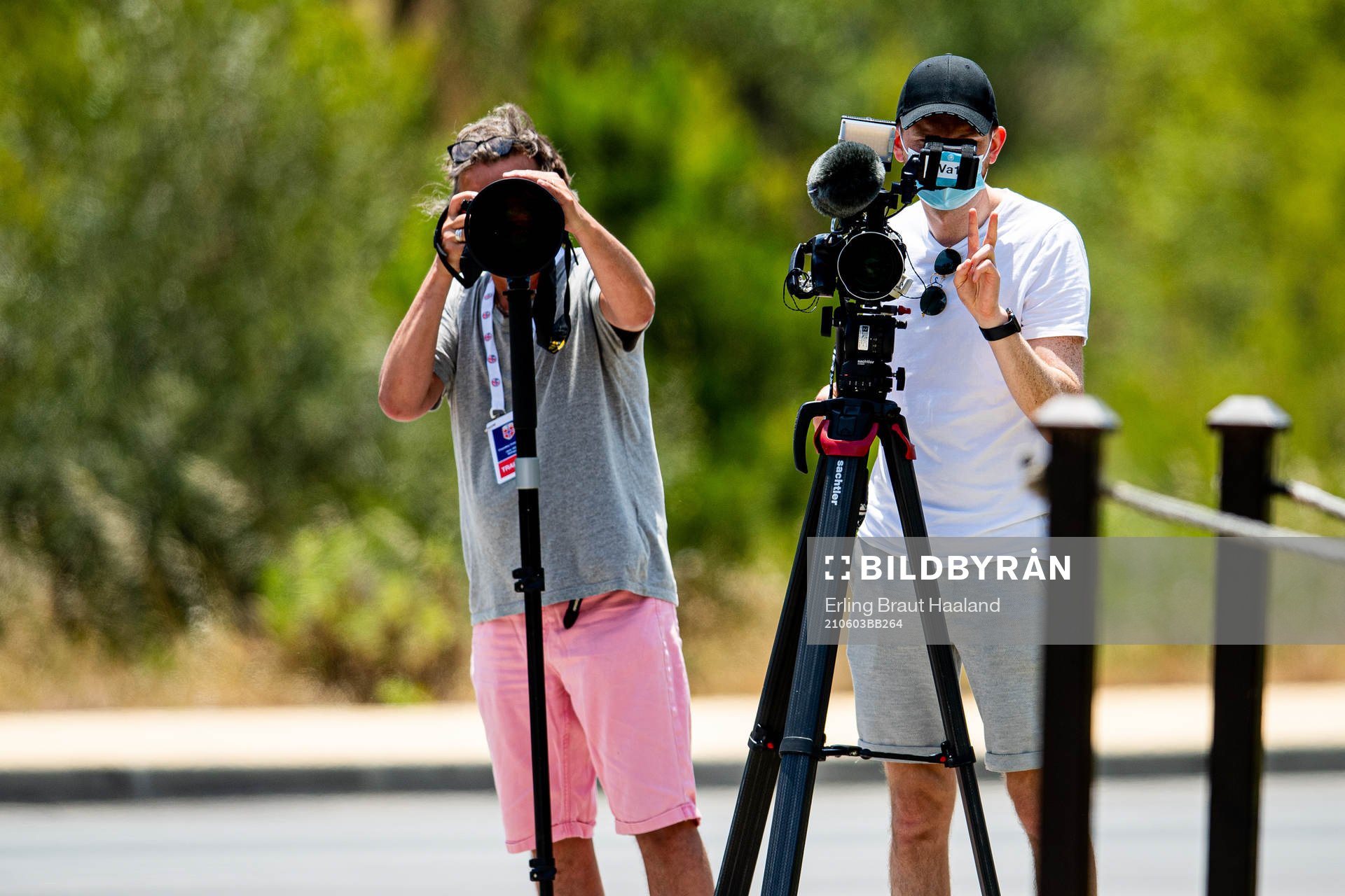 Photographers Bjørn S. Delebekk of VG and Magnus Kaslegard