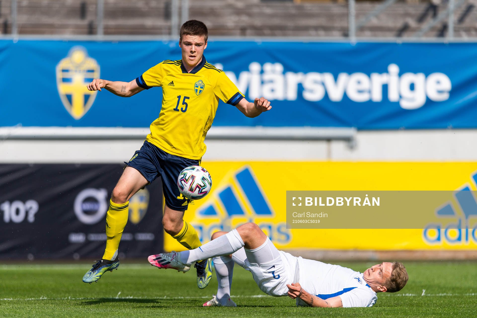 Emil Holm of Sweden and Mikael Almén of Finland compete
