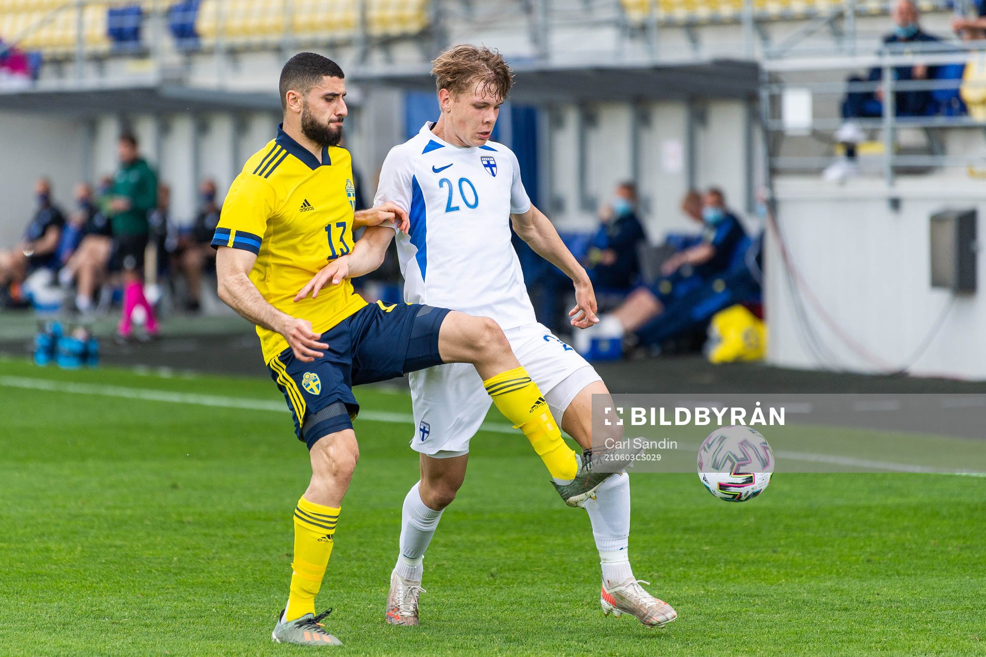 Aiham Ousou of Sweden and Niklas Pyyhtiä of Finland