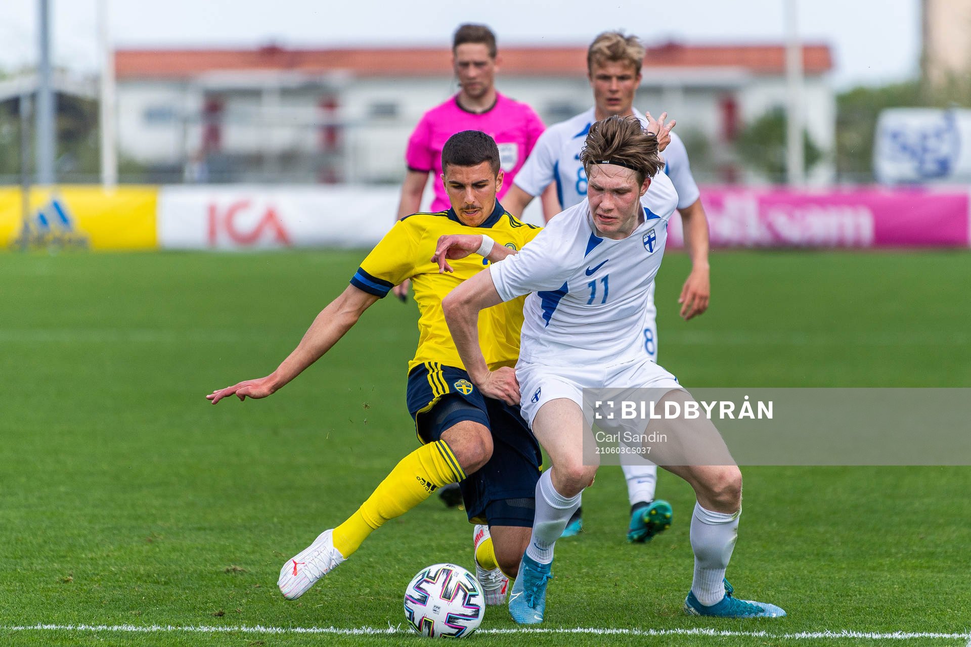 Hussein Ali of Sweden and Juho Ojanen of Finland compete