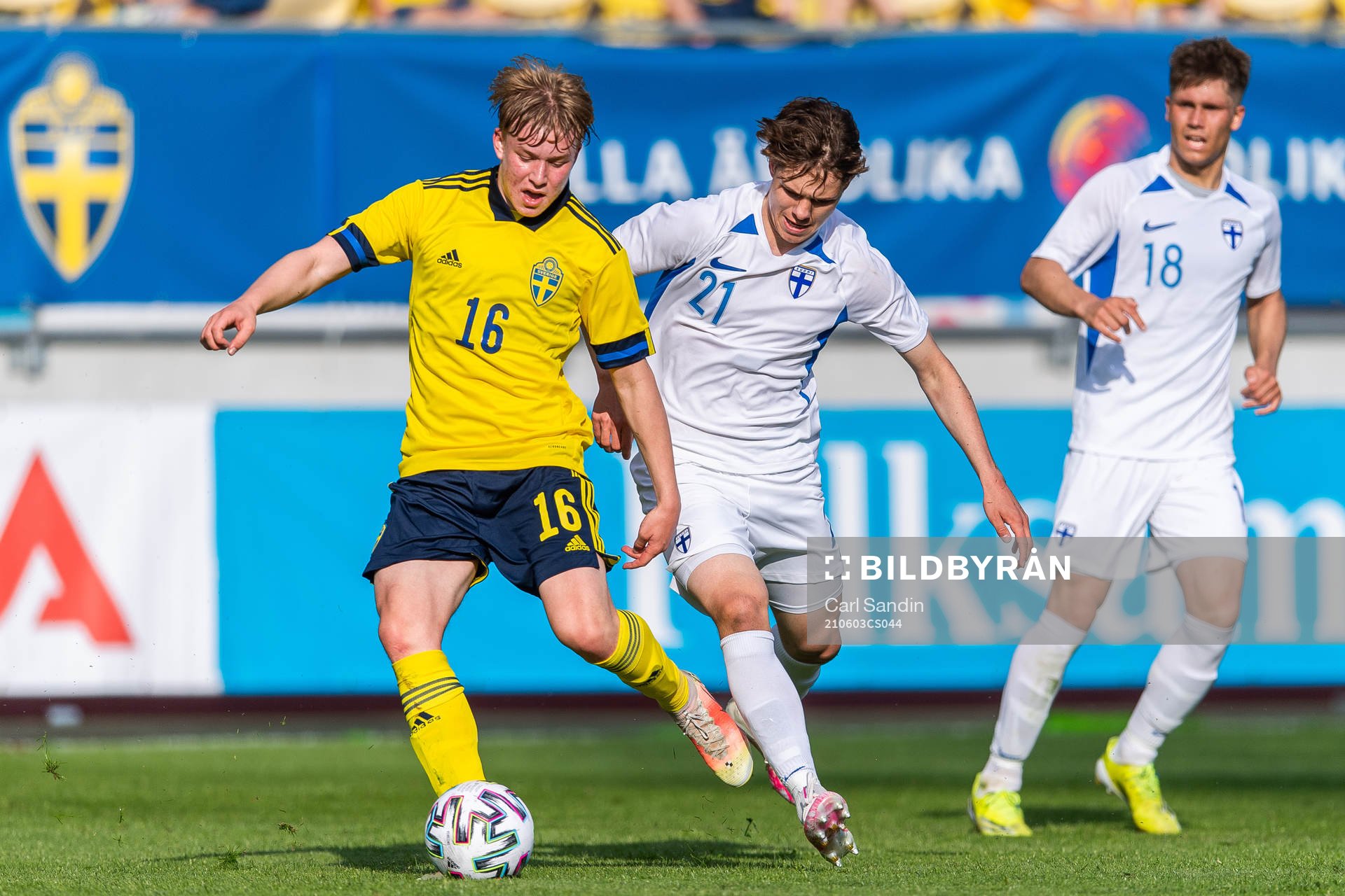 Daniel Svensson of Sweden and Casper Terho of Finland