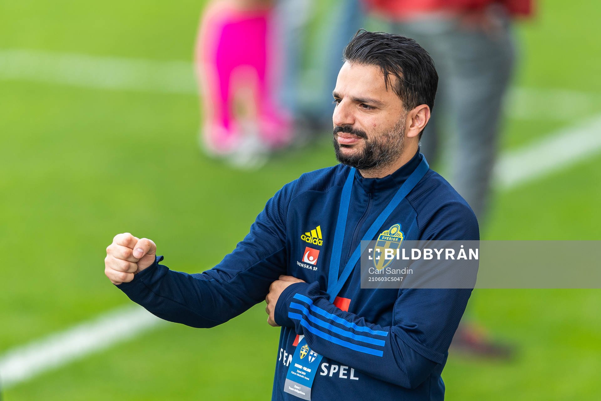 Poya Asbaghi, head coach of Sweden, celebrates